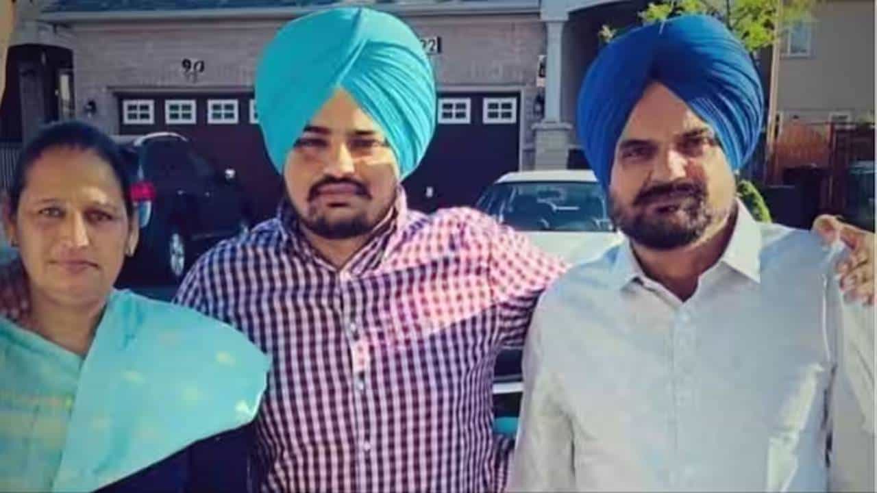 Sidhu Moosewala: 2022ರಲ್ಲಿ ಹತ್ಯೆಯಾಗಿದ್ದ ಗಾಯಕ ಸಿಧು ಮೂಸೆವಾಲಾ ತಾಯಿ ಈಗ ಗರ್ಭಿಣಿ Sidhu Moosewala: 2022ರಲ್ಲಿ ಹತ್ಯೆಯಾಗಿದ್ದ ಗಾಯಕ ಸಿಧು ಮೂಸೆವಾಲಾ ತಾಯಿ ಈಗ ಗರ್ಭಿಣಿ