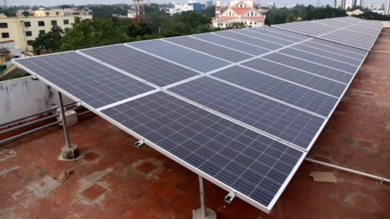 Muft Bijili Yojana: ಕೇಂದ್ರದ 300 ಯೂನಿಟ್ ಉಚಿತ ವಿದ್ಯುತ್ ಪಡೆಯುವುದು ಹೇಗೆ? ಎಷ್ಟು ವೆಚ್ಚ? ಇಲ್ಲಿದೆ ಡೀಟೇಲ್ಸ್ Muft Bijili Yojana: ಕೇಂದ್ರದ 300 ಯೂನಿಟ್ ಉಚಿತ ವಿದ್ಯುತ್ ಪಡೆಯುವುದು ಹೇಗೆ? ಎಷ್ಟು ವೆಚ್ಚ? ಇಲ್ಲಿದೆ ಡೀಟೇಲ್ಸ್