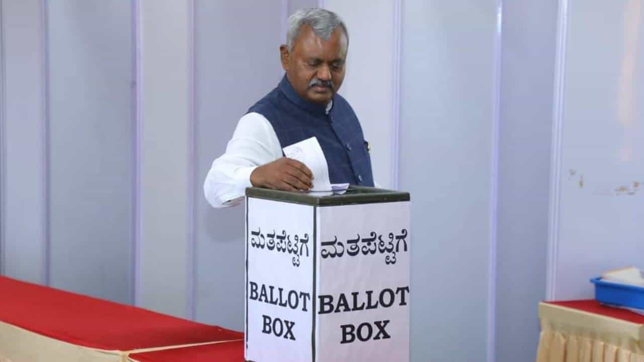 Rajya Sabha Election 2024: ಬಿಜೆಪಿ ಶಾಸಕ ಎಸ್ಟಿ ಸೋಮಶೇಖರ್ ಅಡ್ಡ ಮತದಾನ Rajya Sabha Election 2024: ಬಿಜೆಪಿ ಶಾಸಕ ಎಸ್ಟಿ ಸೋಮಶೇಖರ್ ಅಡ್ಡ ಮತದಾನ