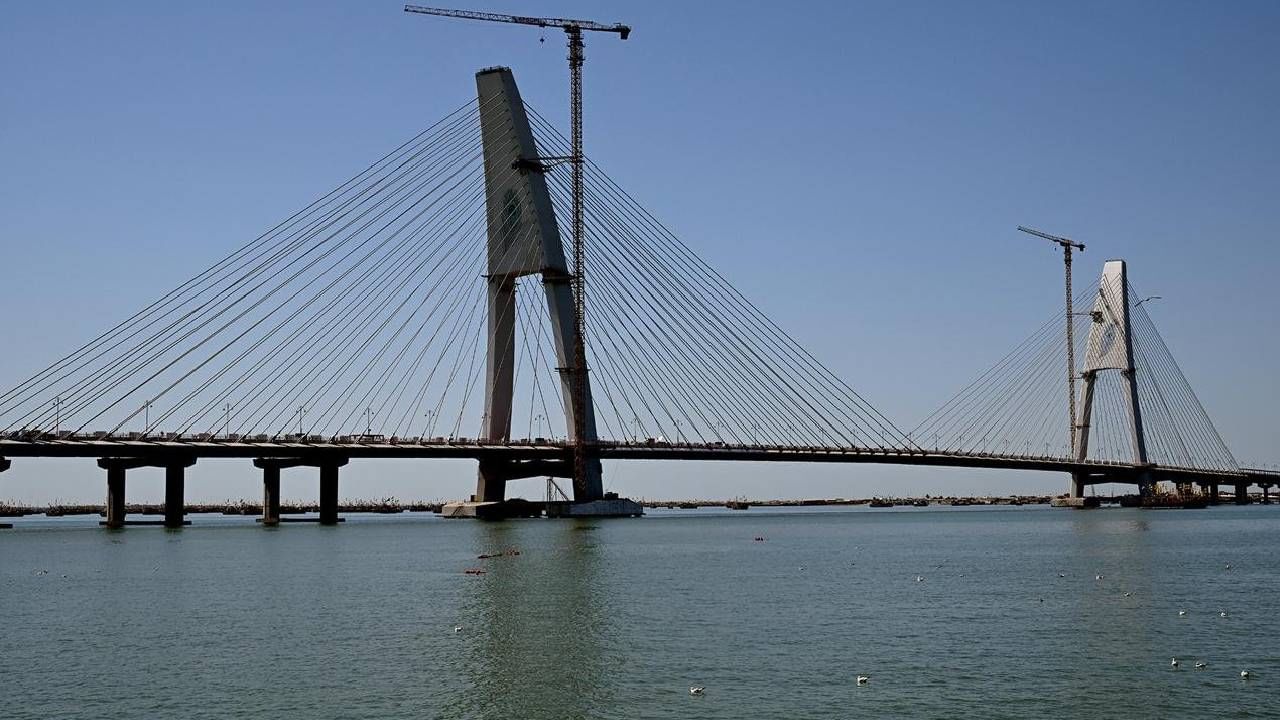 Sudarshan Setu: ಗುಜರಾತ್ನಲ್ಲಿ ದೇಶದ ಅತಿ ಉದ್ದದ ಸುದರ್ಶನ ಕೇಬಲ್ ಸೇತುವೆ ಉದ್ಘಾಟಿಸಿದ ಪ್ರಧಾನಿ ಮೋದಿ Sudarshan Setu: ಗುಜರಾತ್ನಲ್ಲಿ ದೇಶದ ಅತಿ ಉದ್ದದ ಸುದರ್ಶನ ಕೇಬಲ್ ಸೇತುವೆ ಉದ್ಘಾಟಿಸಿದ ಪ್ರಧಾನಿ ಮೋದಿ