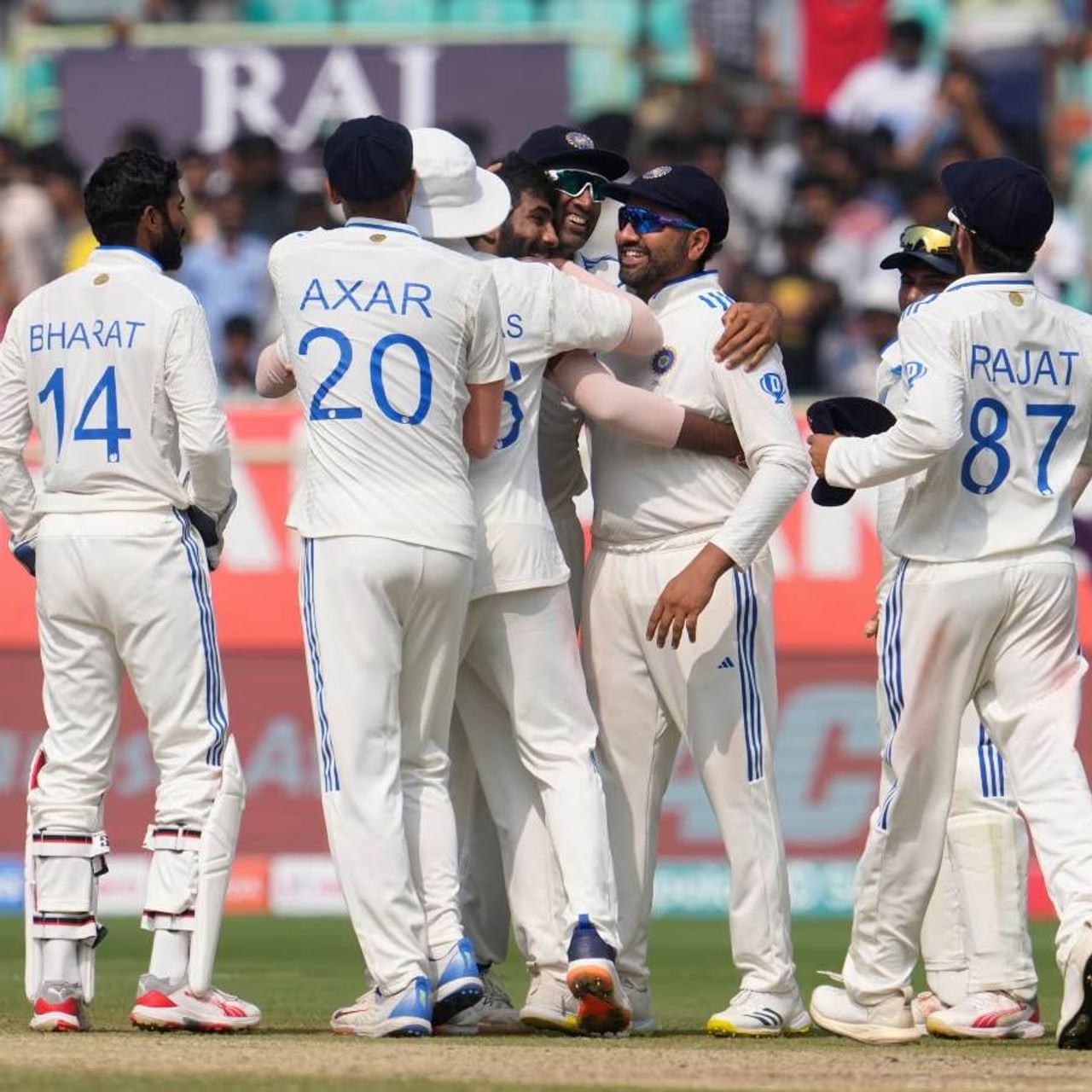 ವಿಶಾಖಪಟ್ಟಣಂನಲ್ಲಿ ಇಂಗ್ಲೆಂಡ್ ವಿರುದ್ಧ ನಡೆದ ಎರಡನೇ ಟೆಸ್ಟ್‌ ಪಂದ್ಯದ ದೊಡ್ಡ ಗೆಲುವಿನೊಂದಿಗೆ ಭಾರತ (India vs England) ಐದು ಪಂದ್ಯಗಳ ಟೆಸ್ಟ್ ಸರಣಿಯನ್ನು 1-1 ರಿಂದ ಸಮಬಲ ಸಾಧಿಸಿದೆ. ಇದೀಗ ಉಭಯ ತಂಡಗಳು ಮೂರನೇ ಟೆಸ್ಟ್ ಪಂದ್ಯಕ್ಕೆ ಸಜ್ಜಾಗುತ್ತಿದ್ದು, ಫೆಬ್ರವರಿ 15 ಗುರುವಾರದಿಂದ ಶುರುವಾಗಲಿದೆ.