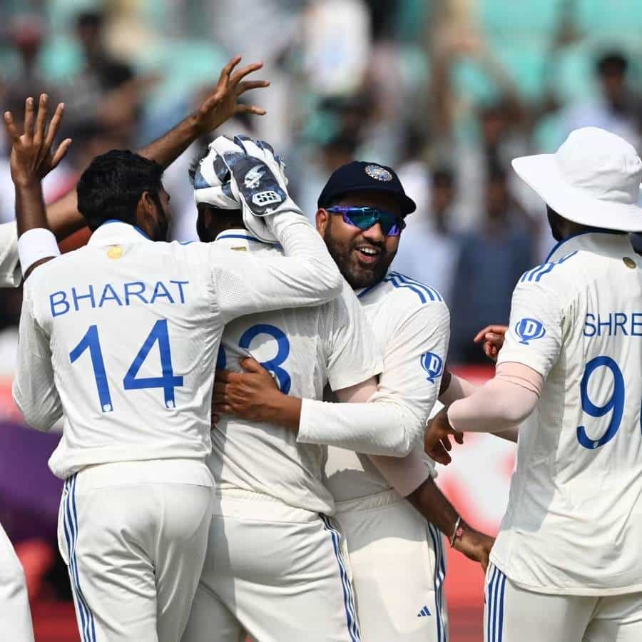 ಭಾರತ ಹಾಗೂ ಇಂಗ್ಲೆಂಡ್ ನಡುವಣ ಮೂರನೇ ಟೆಸ್ಟ್ ಪಂದ್ಯ ಫೆಬ್ರವರಿ 15 ರಂದು ರಾಜ್ಕೋಟ್ನ ಸೌರಾಷ್ಟ್ರ ಕ್ರಿಕೆಟ್ ಅಸೋಸಿಯೇಷನ್ ಕ್ರೀಡಾಂಗಣದಲ್ಲಿ ಶುರುವಾಗಲಿದೆ. ಈ ಟೆಸ್ಟ್ಗೂ ಮುನ್ನ ಭಾರತೀಯ ಕ್ರಿಕೆಟ್ ಪ್ರೇಮಿಗಳಿಗೆ ಸಂತಸದ ಸುದ್ದಿ ಹೊರಬಿದ್ದಿದೆ. ಚೇತೇಶ್ವರ್ ಪೂಜಾರ ಮೈದಾನದಲ್ಲಿ ಕಾಣಿಸಿಕೊಳ್ಳಲಿದ್ದಾರೆ.