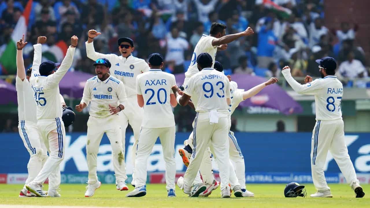 ಇಂಗ್ಲೆಂಡ್ ವಿರುದ್ಧದ 2ನೇ ಟೆಸ್ಟ್ ಪಂದ್ಯದಲ್ಲಿ ಭರ್ಜರಿ ಜಯ ಸಾಧಿಸಿರುವ ಟೀಮ್ ಇಂಡಿಯಾ ವಿಶ್ವ ಟೆಸ್ಟ್ ಚಾಂಪಿಯನ್ಶಿಪ್ ಅಂಕಪಟ್ಟಿಯಲ್ಲಿ ಏರಿಕೆ ಕಂಡಿದೆ. ಕಳೆದ ಬಾರಿ 5 ಸ್ಥಾನ ಅಲಂಕರಿಸಿದ್ದ ಭಾರತ ತಂಡವು ಈ ಬಾರಿ 2ನೇ ಸ್ಥಾನಕ್ಕೇರಿದೆ.
