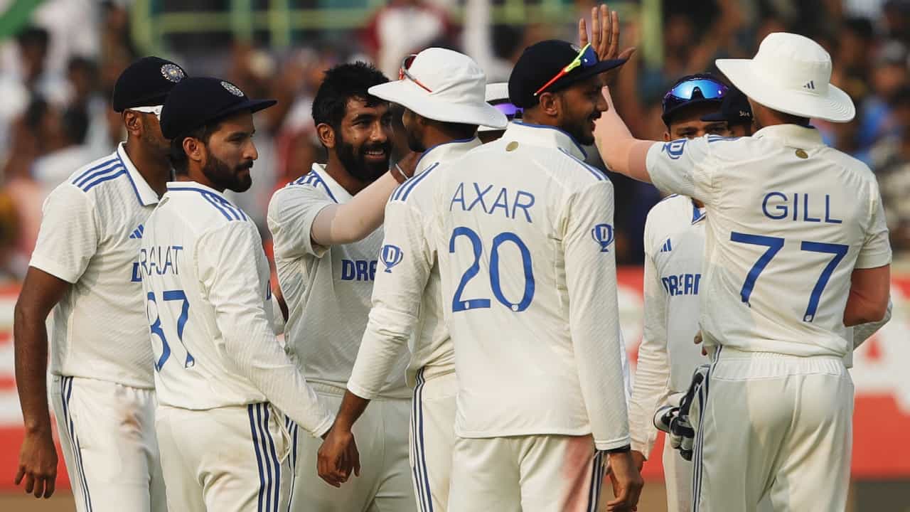 IND vs ENG: 253 ರನ್ಗಳಿಗೆ ಇಂಗ್ಲೆಂಡ್ ಆಲೌಟ್; 6 ವಿಕೆಟ್ ಪಡೆದ ಬುಮ್ರಾ..! IND vs ENG: 253 ರನ್ಗಳಿಗೆ ಇಂಗ್ಲೆಂಡ್ ಆಲೌಟ್; 6 ವಿಕೆಟ್ ಪಡೆದ ಬುಮ್ರಾ..!