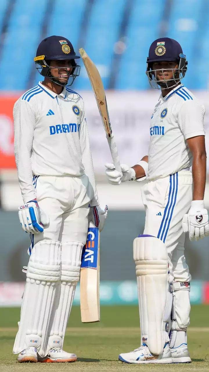 ಭಾರತ ಟೆಸ್ಟ್ ಕ್ರಿಕೆಟ್ ಇತಿಹಾಸದಲ್ಲಿ (28) ಒಂದು ತಂಡದ ವಿರುದ್ಧ ಪಂದ್ಯವೊಂದರಲ್ಲಿ ಅತಿ ಹೆಚ್ಚು ಸಿಕ್ಸರ್‌ಗಳ ದಾಖಲೆಯನ್ನು ಮುರಿದಿದೆ.
