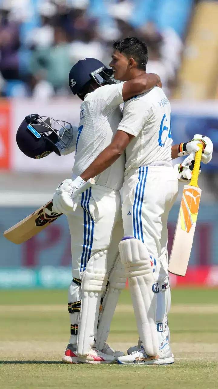 ಭಾರತ ಟೆಸ್ಟ್ ಕ್ರಿಕೆಟ್ ಇತಿಹಾಸದಲ್ಲಿ (48) ಒಂದು ತಂಡದ ವಿರುದ್ಧ ಸರಣಿಯಲ್ಲಿ ಅತಿ ಹೆಚ್ಚು ಸಿಕ್ಸರ್‌ಗಳ ದಾಖಲೆಯನ್ನು ಮುರಿದಿದೆ.