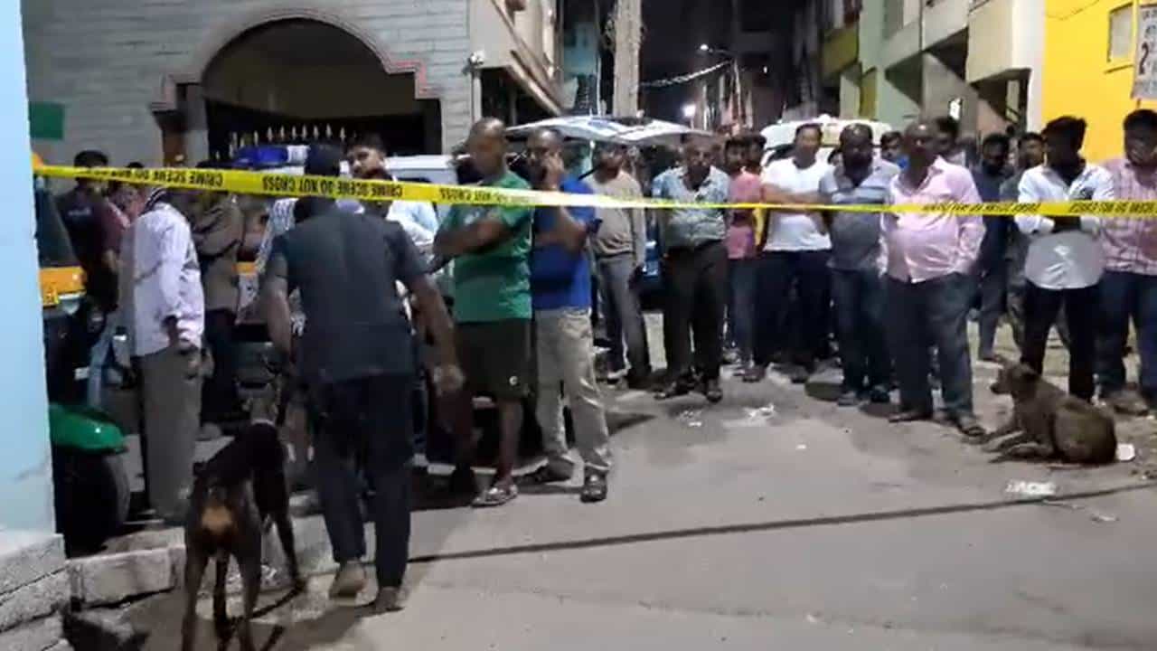 ಬೆಂಗಳೂರಲ್ಲಿ ವೃದ್ಧೆಯ ಬರ್ಬರ ಹತ್ಯೆ; ಡ್ರಮ್ನಲ್ಲಿ ಮೃತದೇಹ ಇಟ್ಟು ಹಂತಕ ಪರಾರಿ ಬೆಂಗಳೂರಲ್ಲಿ ವೃದ್ಧೆಯ ಬರ್ಬರ ಹತ್ಯೆ; ಡ್ರಮ್ನಲ್ಲಿ ಮೃತದೇಹ ಇಟ್ಟು ಹಂತಕ ಪರಾರಿ