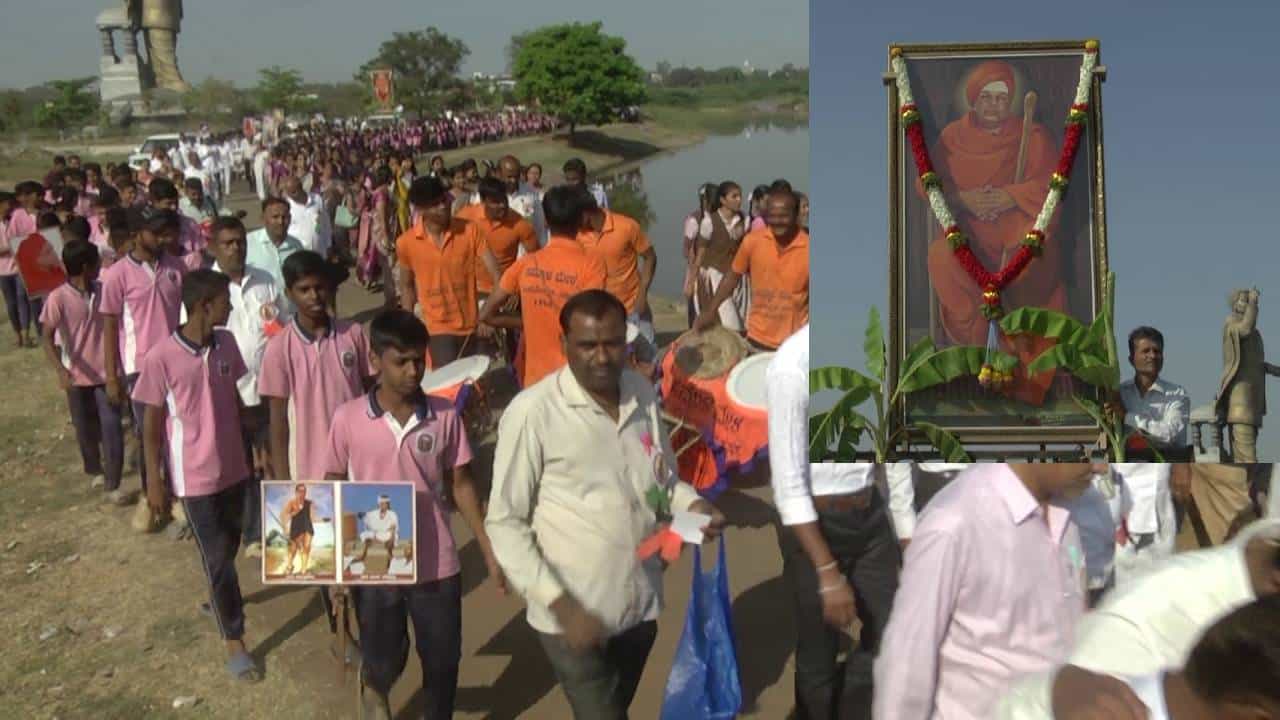 ಗದಗದಲ್ಲಿ ಭಾವೈಕ್ಯತಾ ಯಾತ್ರೆ ಆರಂಭ, ಶಿರಹಟ್ಟಿ ಫಕೀರೇಶ್ವರ ಮಠಕ್ಕೆ ಪೊಲೀಸ್ ದಿಗ್ಬಂಧನ ಗದಗದಲ್ಲಿ ಭಾವೈಕ್ಯತಾ ಯಾತ್ರೆ ಆರಂಭ, ಶಿರಹಟ್ಟಿ ಫಕೀರೇಶ್ವರ ಮಠಕ್ಕೆ ಪೊಲೀಸ್ ದಿಗ್ಬಂಧನ