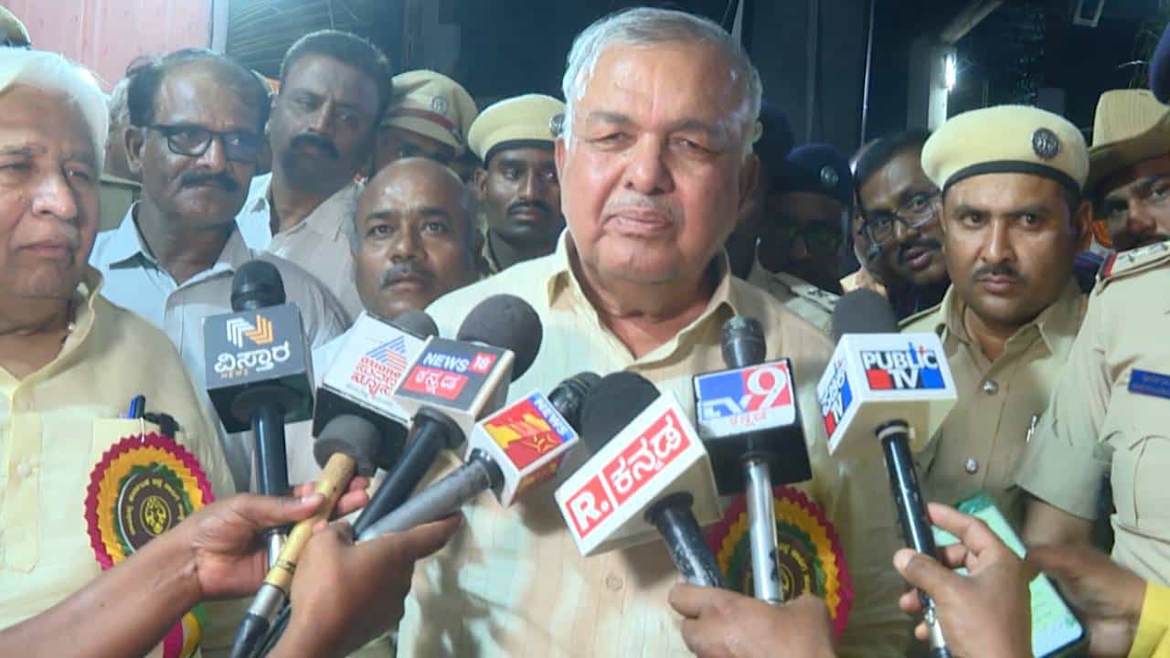ರಾಜ್ಯದಲ್ಲಿ 325 ನೂತನ ಬಸ್ ಖರೀದಿಗೆ ಸದ್ಯದಲ್ಲೇ ಟೆಂಡರ್; ಸಾರಿಗೆ ಸಚಿವ ರಾಮಲಿಂಗರೆಡ್ಡಿ ರಾಜ್ಯದಲ್ಲಿ 325 ನೂತನ ಬಸ್ ಖರೀದಿಗೆ ಸದ್ಯದಲ್ಲೇ ಟೆಂಡರ್; ಸಾರಿಗೆ ಸಚಿವ ರಾಮಲಿಂಗರೆಡ್ಡಿ