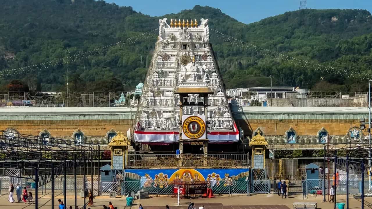 TTD Seva Ticket Booking: ತಿರುಮಲ ದೇವಸ್ಥಾನದಲ್ಲಿ ಮೇ ತಿಂಗಳಿಗೆ ದರ್ಶನ ಟಿಕೆಟ್, ಸೇವೆಗಳಿಗೆ ವಿವಿಧ ಕೋಟಾ ಬಿಡುಗಡೆ TTD Seva Ticket Booking: ತಿರುಮಲ ದೇವಸ್ಥಾನದಲ್ಲಿ ಮೇ ತಿಂಗಳಿಗೆ ದರ್ಶನ ಟಿಕೆಟ್, ಸೇವೆಗಳಿಗೆ ವಿವಿಧ ಕೋಟಾ ಬಿಡುಗಡೆ