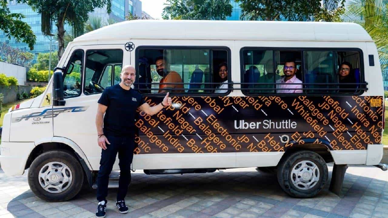 Uber: ಬೆಂಗಳೂರಲ್ಲಿ ಶಟಲ್ ಬಸ್ ಹತ್ತಿದ ಊಬರ್ ಸಿಇಒ; ಭಾರತದಲ್ಲಿ ಈಜಿದರೆ ಎಲ್ಲಿಯಾದರೂ ಜೈಸಬಹುದು ಎಂದ ದಾರಾ ಖುಸ್ರೋವಶಾಹಿ Uber: ಬೆಂಗಳೂರಲ್ಲಿ ಶಟಲ್ ಬಸ್ ಹತ್ತಿದ ಊಬರ್ ಸಿಇಒ; ಭಾರತದಲ್ಲಿ ಈಜಿದರೆ ಎಲ್ಲಿಯಾದರೂ ಜೈಸಬಹುದು ಎಂದ ದಾರಾ ಖುಸ್ರೋವಶಾಹಿ