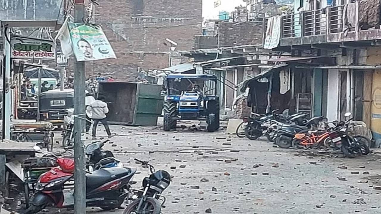 Haldwani Riots: ಹಲ್ದ್ವಾನಿಯಲ್ಲಿ ಮದರಸಾ ನೆಲಸಮ, ಭುಗಿಲೆದ್ದ ಹಿಂಸಾಚಾರ, 4 ಮಂದಿ ಸಾವು, 200 ಜನರಿಗೆ ಗಾಯ Haldwani Riots: ಹಲ್ದ್ವಾನಿಯಲ್ಲಿ ಮದರಸಾ ನೆಲಸಮ, ಭುಗಿಲೆದ್ದ ಹಿಂಸಾಚಾರ, 4 ಮಂದಿ ಸಾವು, 200 ಜನರಿಗೆ ಗಾಯ