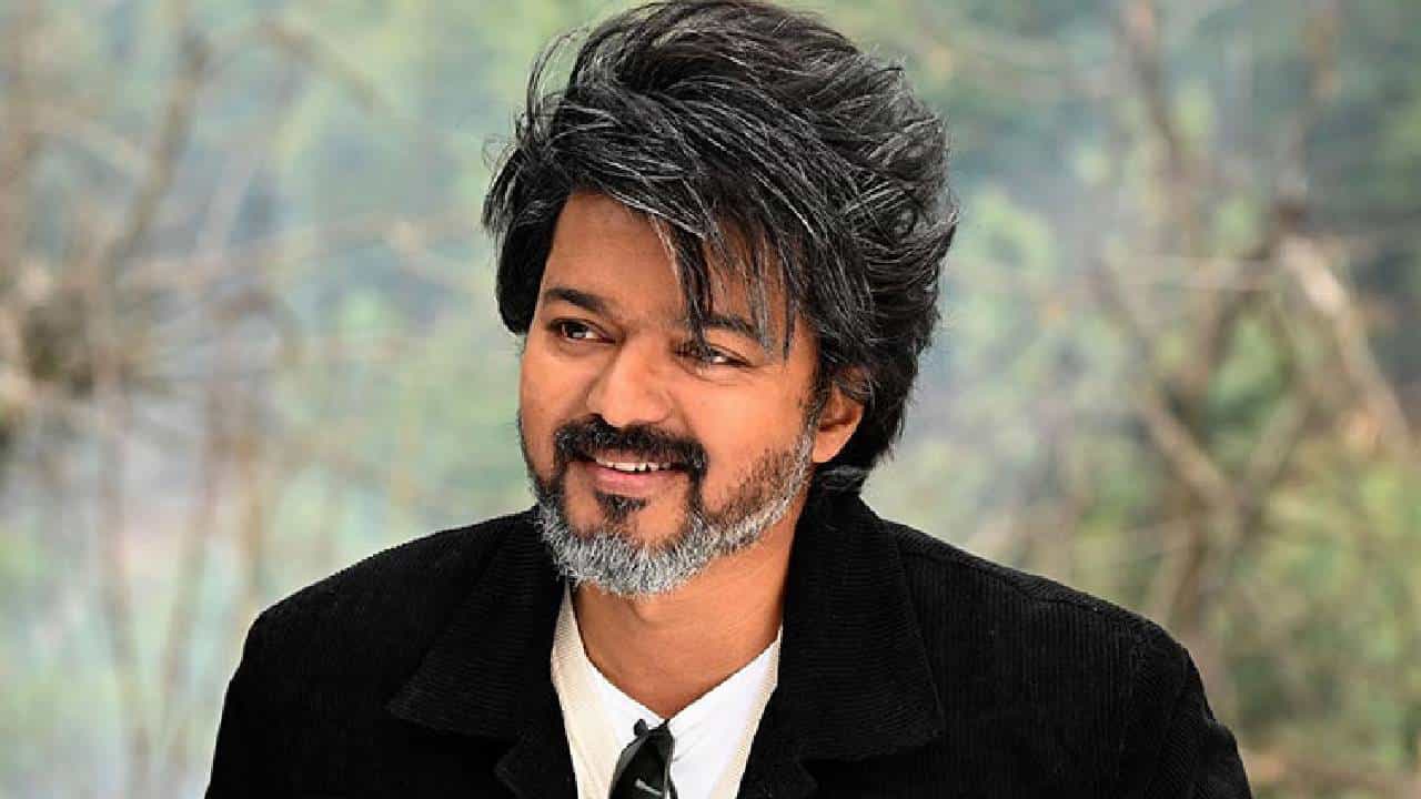 69ನೇ ಸಿನಿಮಾ ಬಳಿಕ ಮತ್ತೆರಡು ಚಿತ್ರಗಳಲ್ಲಿ ನಟಿಸಲಿದ್ದಾರೆ ದಳಪತಿ ವಿಜಯ್? 69ನೇ ಸಿನಿಮಾ ಬಳಿಕ ಮತ್ತೆರಡು ಚಿತ್ರಗಳಲ್ಲಿ ನಟಿಸಲಿದ್ದಾರೆ ದಳಪತಿ ವಿಜಯ್?