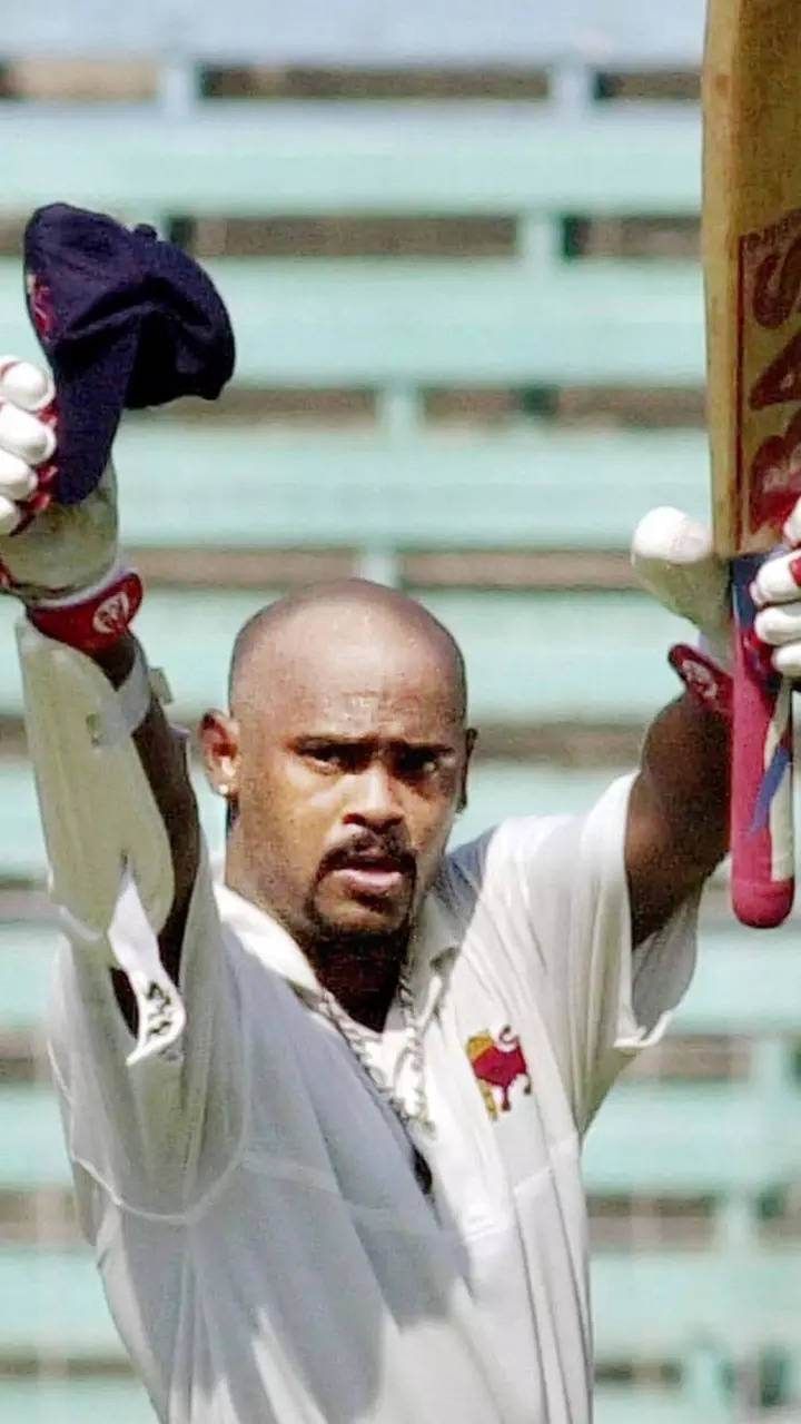 ಭಾರತದ ಪರ ಮೂರನೇ ಟೆಸ್ಟ್‌ನಲ್ಲಿ, ಫೆಬ್ರವರಿ 21, 1993 ರಂದು ಮುಂಬೈನ ವಾಂಖೆಡೆ ಸ್ಟೇಡಿಯಂನಲ್ಲಿ ಇಂಗ್ಲೆಂಡ್ ವಿರುದ್ಧ ವಿನೋದ್ ಕಾಂಬ್ಳಿ 224 ರನ್ ಗಳಿಸಿದರು.