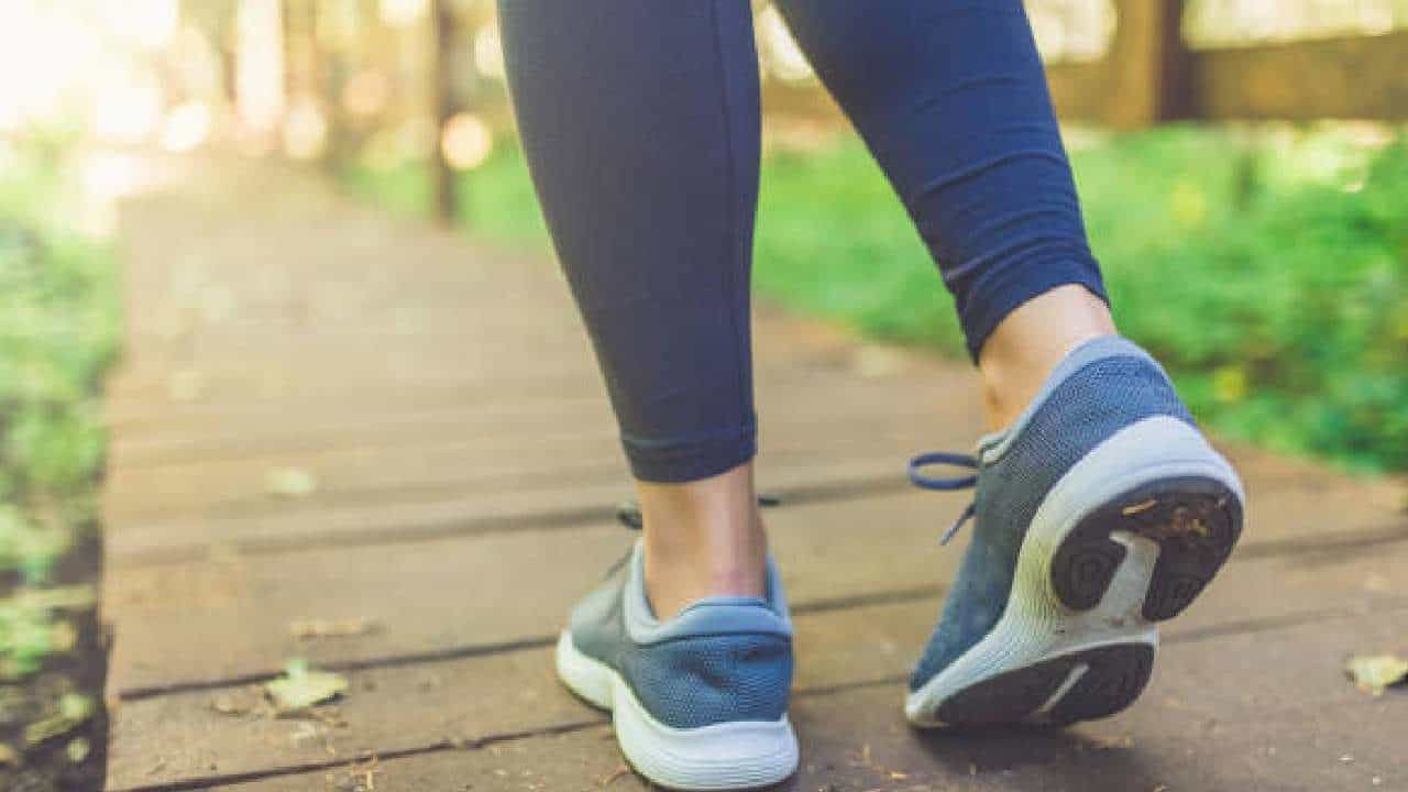 Walking: ವಾಕಿಂಗ್ ಪ್ರಯೋಜನ ಸಿಗಬೇಕೆಂದರೆ ಈ 3 ತಪ್ಪುಗಳನ್ನೆಂದೂ ಮಾಡಬೇಡಿ Walking: ವಾಕಿಂಗ್ ಪ್ರಯೋಜನ ಸಿಗಬೇಕೆಂದರೆ ಈ 3 ತಪ್ಪುಗಳನ್ನೆಂದೂ ಮಾಡಬೇಡಿ