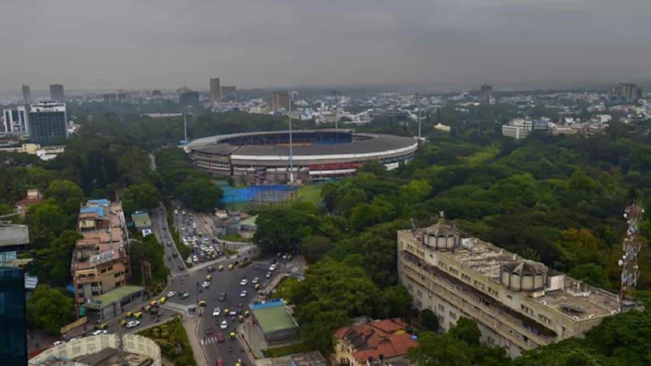 Karnataka Weather: ಬೆಂಗಳೂರಿನಲ್ಲಿ ಚಳಿಗಾಳಿ, ಮೋಡಕವಿದ ವಾತಾವರಣ Karnataka Weather: ಬೆಂಗಳೂರಿನಲ್ಲಿ ಚಳಿಗಾಳಿ, ಮೋಡಕವಿದ ವಾತಾವರಣ