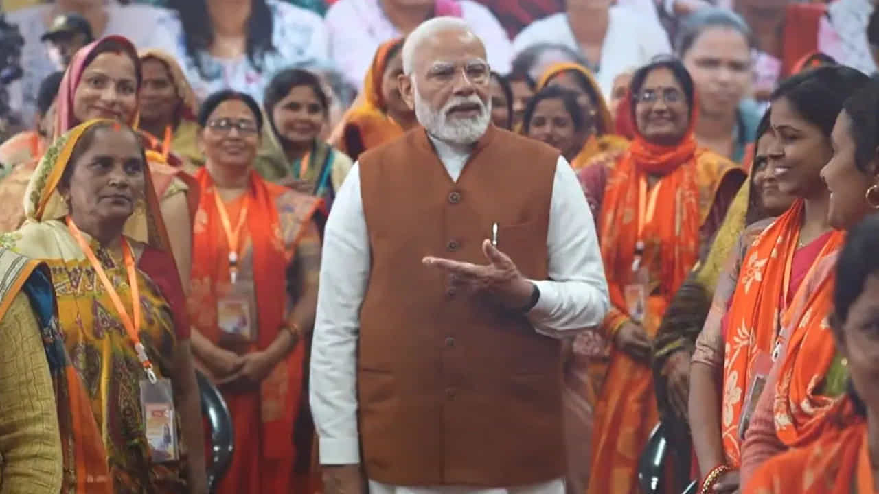 ಮಹಿಳಾ ಸಬಲೀಕರಣ ಮುಖ್ಯ, ಅದು ನಮ್ಮ ಸರ್ಕಾರದ ಆದ್ಯತೆ -ವಿಡಿಯೋ ಹಂಚಿಕೊಂಡ ಪ್ರಧಾನಿ ಮೋದಿ ಮಹಿಳಾ ಸಬಲೀಕರಣ ಮುಖ್ಯ, ಅದು ನಮ್ಮ ಸರ್ಕಾರದ ಆದ್ಯತೆ -ವಿಡಿಯೋ ಹಂಚಿಕೊಂಡ ಪ್ರಧಾನಿ ಮೋದಿ