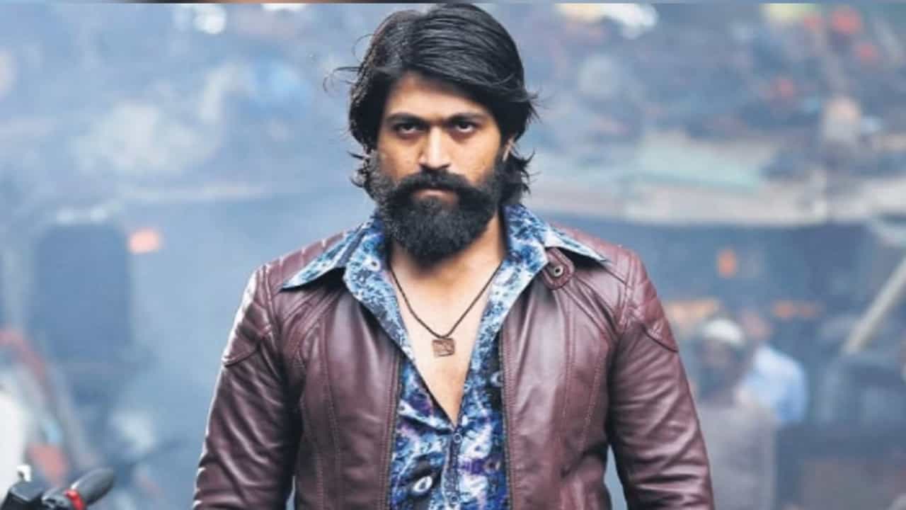 ಅಭಿಮಾನಿಯ ಕಾಲ ಮೇಲೆ ಹರಿಯಿತು ಯಶ್ ಬೆಂಗಾವಲು ಪಡೆ ವಾಹನ ಅಭಿಮಾನಿಯ ಕಾಲ ಮೇಲೆ ಹರಿಯಿತು ಯಶ್ ಬೆಂಗಾವಲು ಪಡೆ ವಾಹನ
