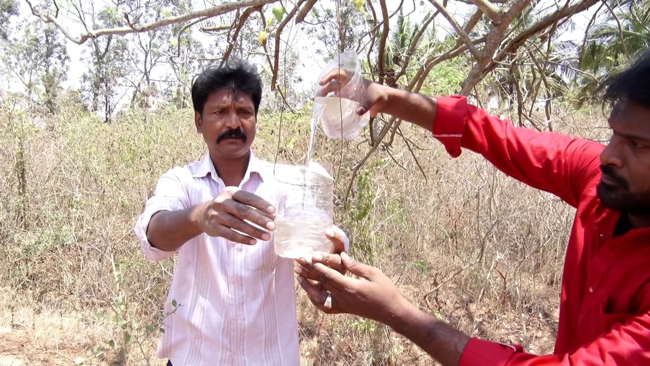 ಬರದ ಮಧ್ಯೆ ಪ್ರಾಣಿ ಪಕ್ಷಿಗಳ ಉಳಿಸುವ ಉದಾತ್ತ ಕಾರ್ಯದಲ್ಲಿ ಯುವ ತಂಡ ಮಗ್ನ, ಎಲ್ಲಿ? ಹೇಗೆ? ಬರದ ಮಧ್ಯೆ ಪ್ರಾಣಿ ಪಕ್ಷಿಗಳ ಉಳಿಸುವ ಉದಾತ್ತ ಕಾರ್ಯದಲ್ಲಿ ಯುವ ತಂಡ ಮಗ್ನ, ಎಲ್ಲಿ? ಹೇಗೆ?