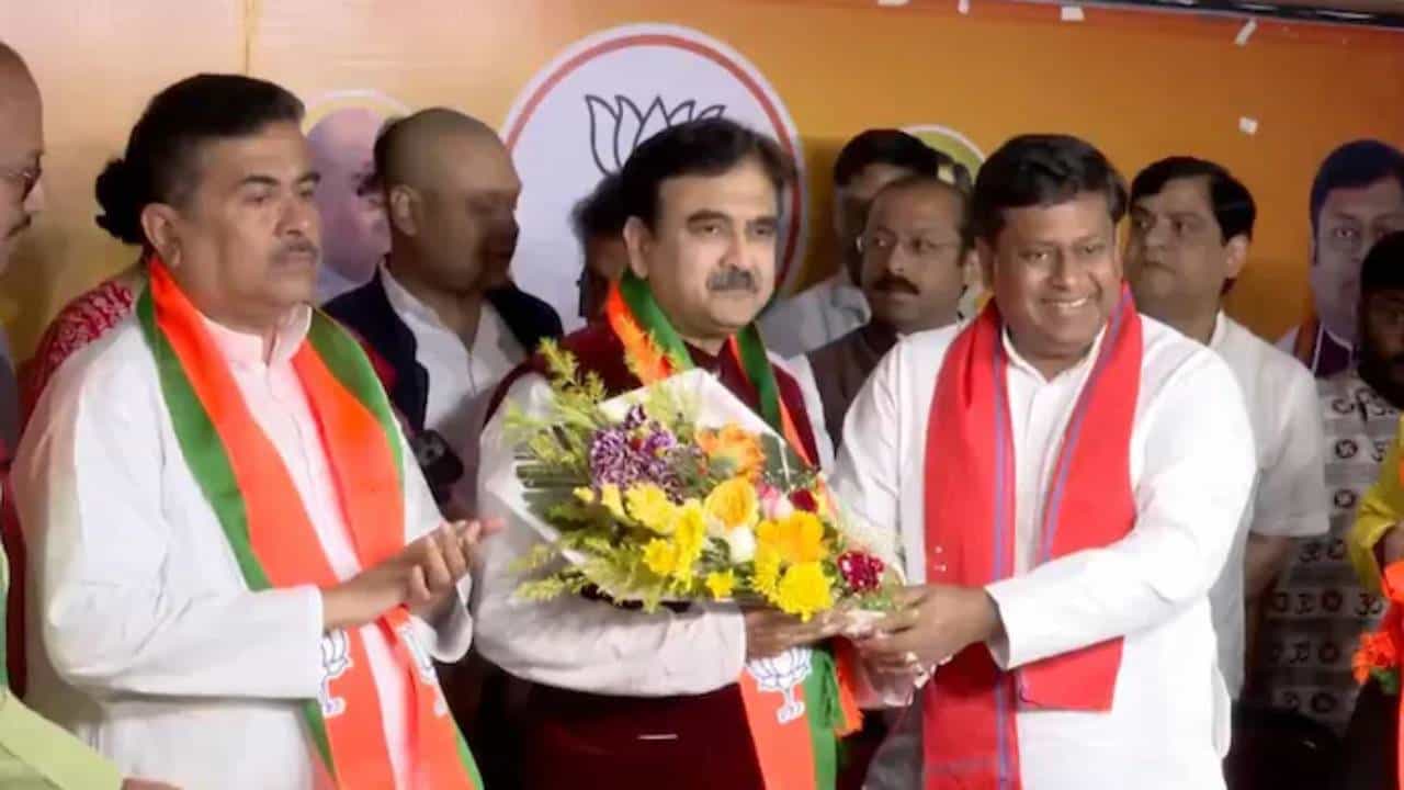 ಕೋಲ್ಕತ್ತಾ ಹೈಕೋರ್ಟ್ನ ಮಾಜಿ ನ್ಯಾಯಮೂರ್ತಿ ಅಭಿಜಿತ್ ಗಂಗೋಪಾಧ್ಯಾಯ ಬಿಜೆಪಿ ಸೇರ್ಪಡೆ ಕೋಲ್ಕತ್ತಾ ಹೈಕೋರ್ಟ್ನ ಮಾಜಿ ನ್ಯಾಯಮೂರ್ತಿ ಅಭಿಜಿತ್ ಗಂಗೋಪಾಧ್ಯಾಯ ಬಿಜೆಪಿ ಸೇರ್ಪಡೆ