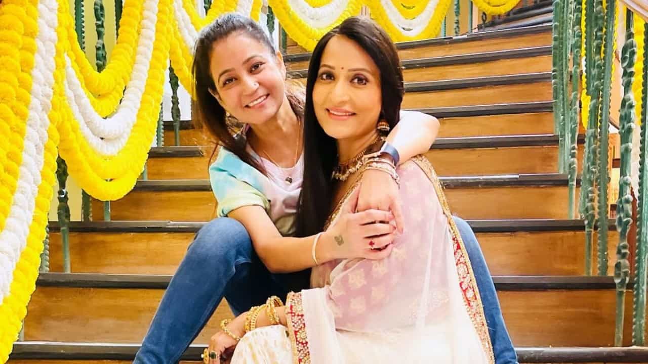 ಒಂದೇ ದಿನ ಕೊನೆ ಆಯ್ತು ಅಕ್ಕ-ತಂಗಿ ಬದುಕು; ಹಾರಿ ಹೋಯ್ತು ನಟಿಯರಿಬ್ಬರ ಜೀವ ಒಂದೇ ದಿನ ಕೊನೆ ಆಯ್ತು ಅಕ್ಕ-ತಂಗಿ ಬದುಕು; ಹಾರಿ ಹೋಯ್ತು ನಟಿಯರಿಬ್ಬರ ಜೀವ