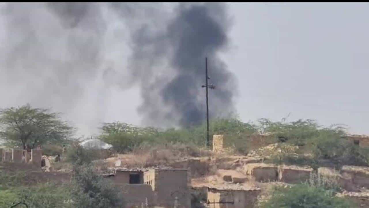 Army Aircraft Crash: ರಾಜಸ್ಥಾನದಲ್ಲಿ ಭಾರತೀಯ ವಾಯುಪಡೆಯ ತೇಜಸ್ ಯುದ್ಧ ವಿಮಾನ ಪತನ Army Aircraft Crash: ರಾಜಸ್ಥಾನದಲ್ಲಿ ಭಾರತೀಯ ವಾಯುಪಡೆಯ ತೇಜಸ್ ಯುದ್ಧ ವಿಮಾನ ಪತನ