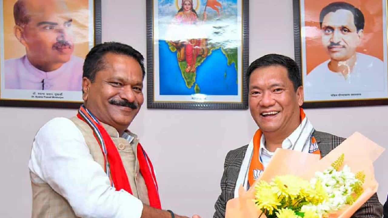 ಅರುಣಾಚಲ ಪ್ರದೇಶ ಚುನಾವಣೆ: ಸಿಎಂ ಪೇಮಾ ಖಂಡು ಸೇರಿ 10 ಬಿಜೆಪಿ ಅಭ್ಯರ್ಥಿಗಳು ಅವಿರೋಧ ಆಯ್ಕೆ ಅರುಣಾಚಲ ಪ್ರದೇಶ ಚುನಾವಣೆ: ಸಿಎಂ ಪೇಮಾ ಖಂಡು ಸೇರಿ 10 ಬಿಜೆಪಿ ಅಭ್ಯರ್ಥಿಗಳು ಅವಿರೋಧ ಆಯ್ಕೆ