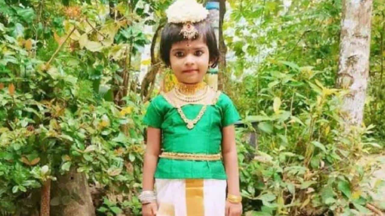 ಕೇರಳ: ಚಮಯವಿಳಕ್ಕು ಉತ್ಸವದ ವೇಳೆ ಅಪಘಾತ; ಐದು ವರ್ಷದ ಬಾಲಕಿಯ ದುರಂತ ಅಂತ್ಯ ಕೇರಳ: ಚಮಯವಿಳಕ್ಕು ಉತ್ಸವದ ವೇಳೆ ಅಪಘಾತ; ಐದು ವರ್ಷದ ಬಾಲಕಿಯ ದುರಂತ ಅಂತ್ಯ