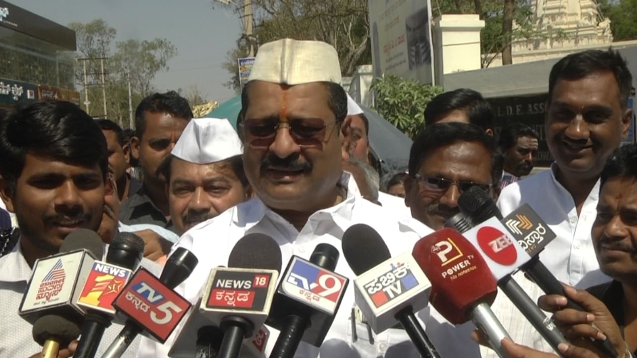 ಬಾಂಬ್ ಸ್ಫೋಟದಂಥ ಪ್ರಕರಣಗಳಲ್ಲಿ ಸುಲೇಮಾನ್ ಸಿಗಬೇಕೇ ವಿನಹ ಶಿವಪ್ಪ ಸಿಗಲ್ಲ: ಬಸನಗೌಡ ಯತ್ನಾಳ್ ಬಾಂಬ್ ಸ್ಫೋಟದಂಥ ಪ್ರಕರಣಗಳಲ್ಲಿ ಸುಲೇಮಾನ್ ಸಿಗಬೇಕೇ ವಿನಹ ಶಿವಪ್ಪ ಸಿಗಲ್ಲ: ಬಸನಗೌಡ ಯತ್ನಾಳ್