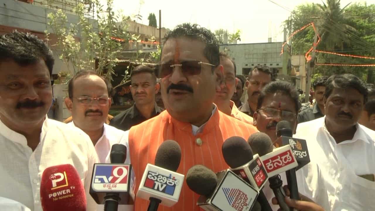 ಬೆಂಗಳೂರು ರಾಮೇಶ್ವರಂ ಕೆಫೆ ಸ್ಫೋಟವನ್ನು ಭಜರಂಗದಳದ ಮೇಲೆ ಹಾಕುವವರಿದ್ದರು ಅಯೋಗ್ಯ ನನ್ಮಕ್ಕಳು: ಯತ್ನಾಳ್ ಬೆಂಗಳೂರು ರಾಮೇಶ್ವರಂ ಕೆಫೆ ಸ್ಫೋಟವನ್ನು ಭಜರಂಗದಳದ ಮೇಲೆ ಹಾಕುವವರಿದ್ದರು ಅಯೋಗ್ಯ ನನ್ಮಕ್ಕಳು: ಯತ್ನಾಳ್
