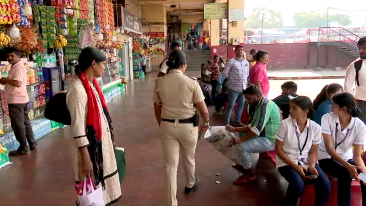 ಇದು ನಿಜ ಅಥವಾ ಸುಳ್ಳು ಬೆದರಿಕೆಯೇ ಎಂಬುದು ಇನ್ನಷ್ಟೇ ತಿಳಿದುಬರಬೇಕಿದೆ. ಬ್ಲ್ಯಾಕ್‌ಮೇಲರ್ ಯಾರೆಂಬುದು ನಮಗೆ ತಿಳಿದಿಲ್ಲ. ಸಂದೇಶವನ್ನು ನಮ್ಮ ಪೊಲೀಸ್ ಅಧಿಕಾರಿಗಳಿಗೆ ಕಳುಹಿಸಿದ್ದೇವೆ. ಅವರು ತನಿಖೆ ನಡೆಸುತ್ತಿದ್ದಾರೆ ಎಂದು ಶಿವಕುಮಾರ್ ಹೇಳಿದ್ದರು.