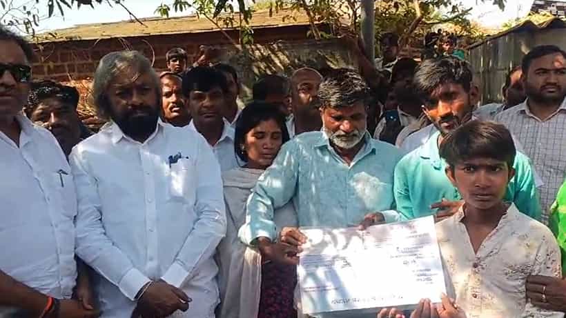 ಬೀದರ್: ಕಾಡುಹಂದಿ ದಾಳಿಗೆ ಮಹಿಳೆ ಸಾವು; ಕುಟುಂಬಕ್ಕೆ 15 ಲಕ್ಷ ರೂ. ಪರಿಹಾರ ವಿತರಿಸಿದ ಸಚಿವ ಈಶ್ವರ್ ಖಂಡ್ರೆ