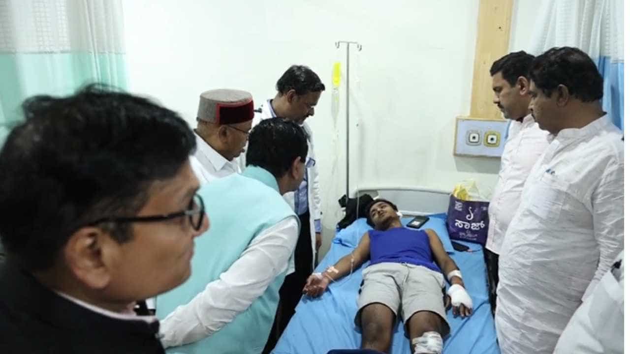 ರಾಮೇಶ್ವರಂ ಕೆಫೆಯಲ್ಲಿ ಬಾಂಬ್ ಸ್ಫೋಟ: ಗಾಯಾಳು ಆರೋಗ್ಯ ವಿಚಾರಿಸಿದ ರಾಜ್ಯಪಾಲ, ಬಿಜೆಪಿ ನಾಯಕರು ರಾಮೇಶ್ವರಂ ಕೆಫೆಯಲ್ಲಿ ಬಾಂಬ್ ಸ್ಫೋಟ: ಗಾಯಾಳು ಆರೋಗ್ಯ ವಿಚಾರಿಸಿದ ರಾಜ್ಯಪಾಲ, ಬಿಜೆಪಿ ನಾಯಕರು