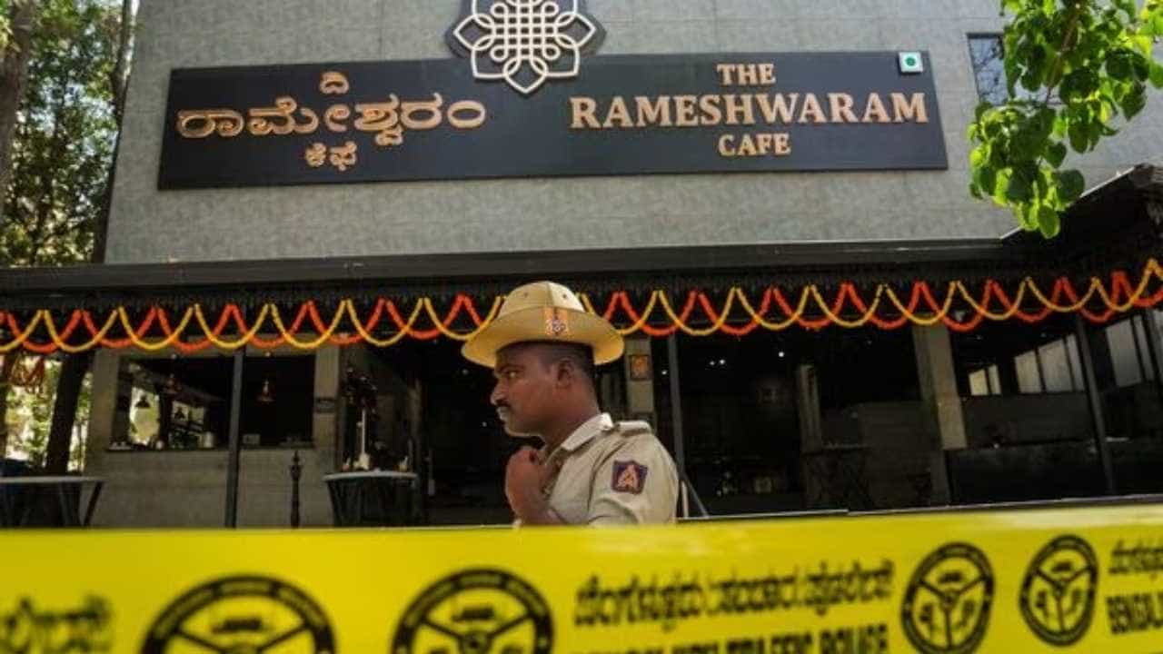 ರಾಮೇಶ್ವರಂ ಕೆಫೆ ಬಾಂಬ್ ಬ್ಲಾಸ್ಟ್ ಹಿಂದೆ ಅತಿ ದೊಡ್ಡ ಸಂಚು: ಹಿಂದೂ ಮುಖಂಡರೇ ಟಾರ್ಗೆಟ್ ರಾಮೇಶ್ವರಂ ಕೆಫೆ ಬಾಂಬ್ ಬ್ಲಾಸ್ಟ್ ಹಿಂದೆ ಅತಿ ದೊಡ್ಡ ಸಂಚು: ಹಿಂದೂ ಮುಖಂಡರೇ ಟಾರ್ಗೆಟ್