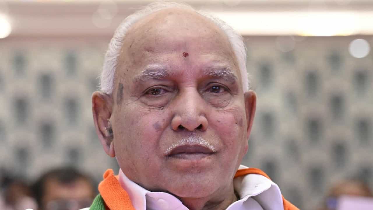 ನ್ಯಾಯ ಕೊಡಿಸಿ ಎಂದು ಬಂದಿದ್ದ ಅಮ್ಮ ಮಗಳು: ಲೈಂಗಿಕ ದೌರ್ಜನ್ಯ ಆರೋಪದ ಬಗ್ಗೆ ಯಡಿಯೂರಪ್ಪ ಹೇಳಿದ್ದಿಷ್ಟು ನ್ಯಾಯ ಕೊಡಿಸಿ ಎಂದು ಬಂದಿದ್ದ ಅಮ್ಮ ಮಗಳು: ಲೈಂಗಿಕ ದೌರ್ಜನ್ಯ ಆರೋಪದ ಬಗ್ಗೆ ಯಡಿಯೂರಪ್ಪ ಹೇಳಿದ್ದಿಷ್ಟು