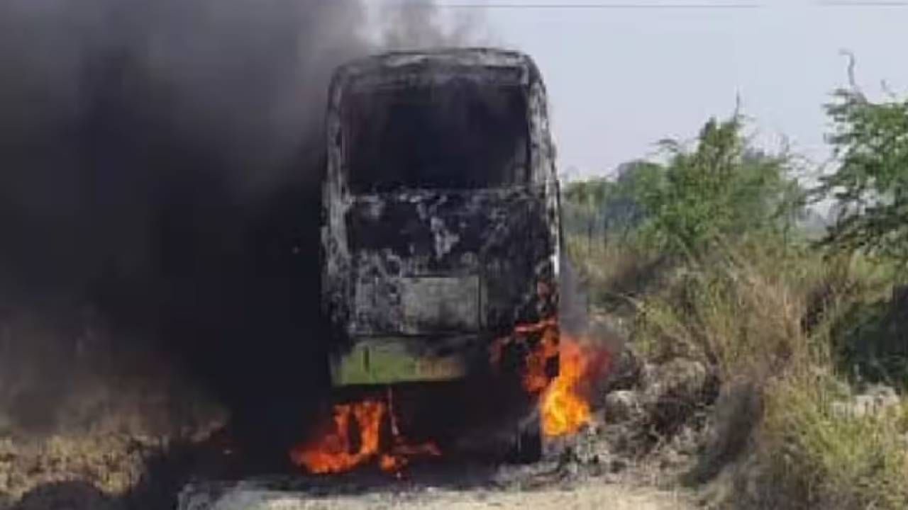 ಉತ್ತರ ಪ್ರದೇಶ: ಬಸ್​ ಮೇಲೆ ಹೈಟೆನ್ಷನ್ ತಂತಿ ಬಿದ್ದು ಹೊತ್ತಿಕೊಂಡ ಬೆಂಕಿ, 6 ಮಂದಿ ಸಜೀವ ದಹನ