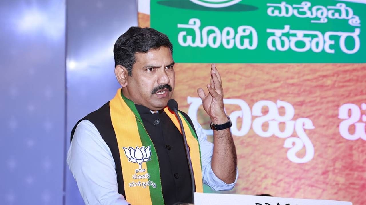 ಆಪರೇಷನ್ ಹಸ್ತಕ್ಕೆ ಬಿಜೆಪಿ ಕೌಂಟರ್: ಮೈಸೂರಿಗೆ ಡಿಕೆಶಿ ಭೇಟಿ ವೇಳೆ ನಡೆಯಲಿದೆ ಮಹತ್ವದ ಬೆಳವಣಿಗೆ ಆಪರೇಷನ್ ಹಸ್ತಕ್ಕೆ ಬಿಜೆಪಿ ಕೌಂಟರ್: ಮೈಸೂರಿಗೆ ಡಿಕೆಶಿ ಭೇಟಿ ವೇಳೆ ನಡೆಯಲಿದೆ ಮಹತ್ವದ ಬೆಳವಣಿಗೆ