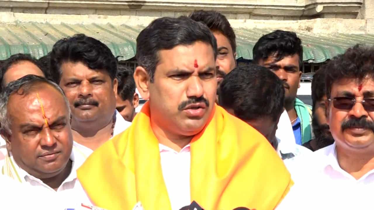 ಮೋದಿ ಅಲೆಗೆ ಹೆದರಿ ಚುನಾವಣೆ ಸ್ಪರ್ಧಿಸದ ಕಾಂಗ್ರೆಸ್ ಸಚಿವರು: ಬಿವೈ ವಿಜಯೇಂದ್ರ ಮೋದಿ ಅಲೆಗೆ ಹೆದರಿ ಚುನಾವಣೆ ಸ್ಪರ್ಧಿಸದ ಕಾಂಗ್ರೆಸ್ ಸಚಿವರು: ಬಿವೈ ವಿಜಯೇಂದ್ರ