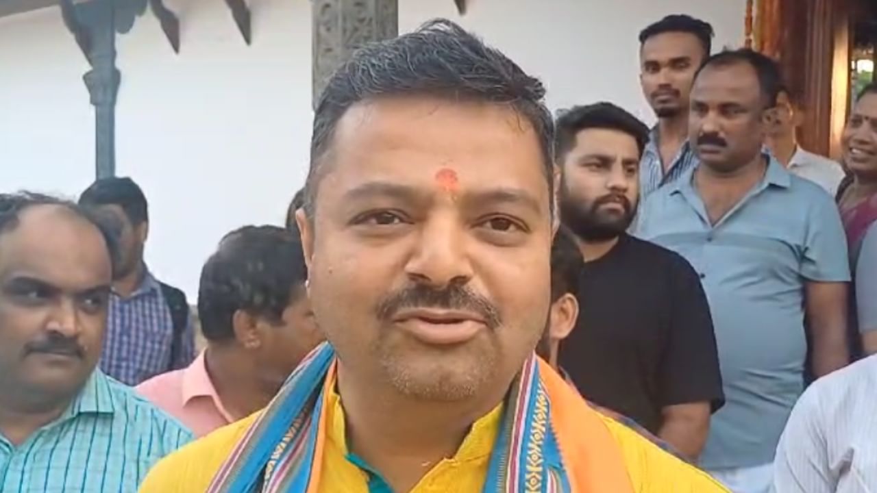 ಚುನಾವಣೆ ಸ್ಪರ್ಧೆ ಬಗ್ಗೆ ಅಚ್ಚರಿಯ ಹೇಳಿಕೆ ನೀಡಿದ ಚಕ್ರವರ್ತಿ ಸೂಲಿಬೆಲೆ: ಹೆಚ್ಚಾಯ್ತು ಅನುಮಾನ ಚುನಾವಣೆ ಸ್ಪರ್ಧೆ ಬಗ್ಗೆ ಅಚ್ಚರಿಯ ಹೇಳಿಕೆ ನೀಡಿದ ಚಕ್ರವರ್ತಿ ಸೂಲಿಬೆಲೆ: ಹೆಚ್ಚಾಯ್ತು ಅನುಮಾನ