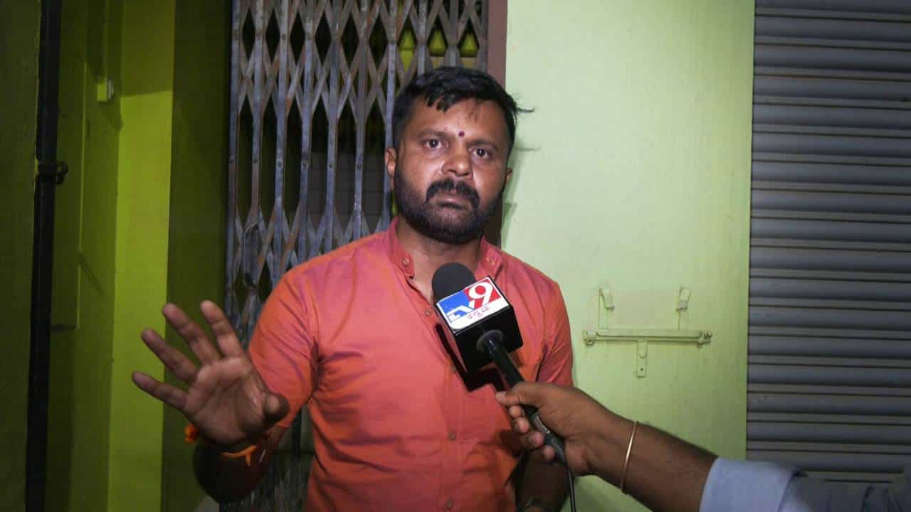 ಚಿಕ್ಕಮಗಳೂರು: ಬಿಜೆಪಿ ಕಾರ್ಯಕರ್ತ, ಬಜರಂಗದಳ ಮುಖಂಡನಿಗೆ ಗಡಿಪಾರು ನೋಟಿಸ್ ಚಿಕ್ಕಮಗಳೂರು: ಬಿಜೆಪಿ ಕಾರ್ಯಕರ್ತ, ಬಜರಂಗದಳ ಮುಖಂಡನಿಗೆ ಗಡಿಪಾರು ನೋಟಿಸ್
