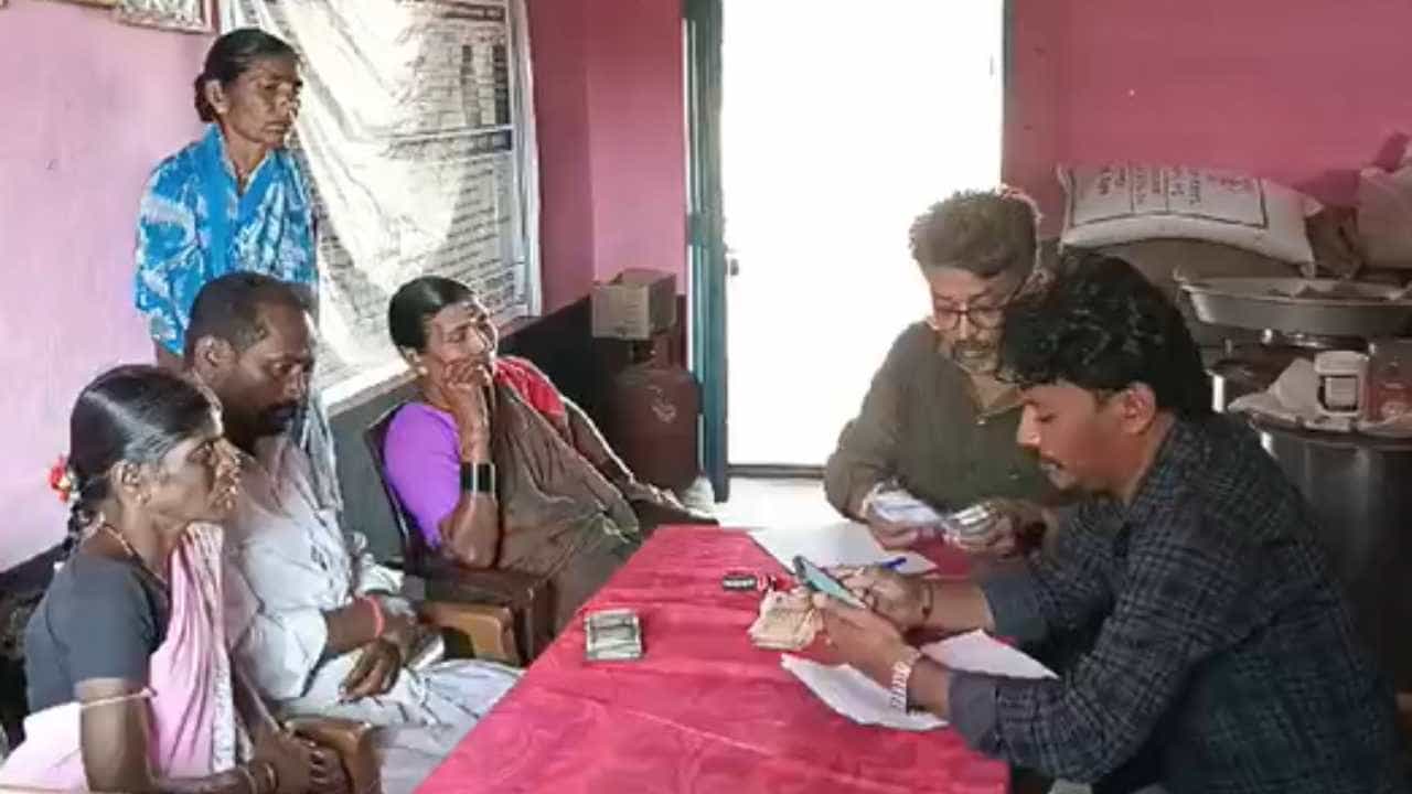 ಕೊಪ್ಪಳ: ವಿದ್ಯಾರ್ಥಿಗಳ ಖಾತೆಗೆ ಹಾಕಬೇಕಿದ್ದ ಹಣ ತಾವೇ ಬಳಸಿಕೊಂಡ ಶಿಕ್ಷಕ ಕೊಪ್ಪಳ: ವಿದ್ಯಾರ್ಥಿಗಳ ಖಾತೆಗೆ ಹಾಕಬೇಕಿದ್ದ ಹಣ ತಾವೇ ಬಳಸಿಕೊಂಡ ಶಿಕ್ಷಕ