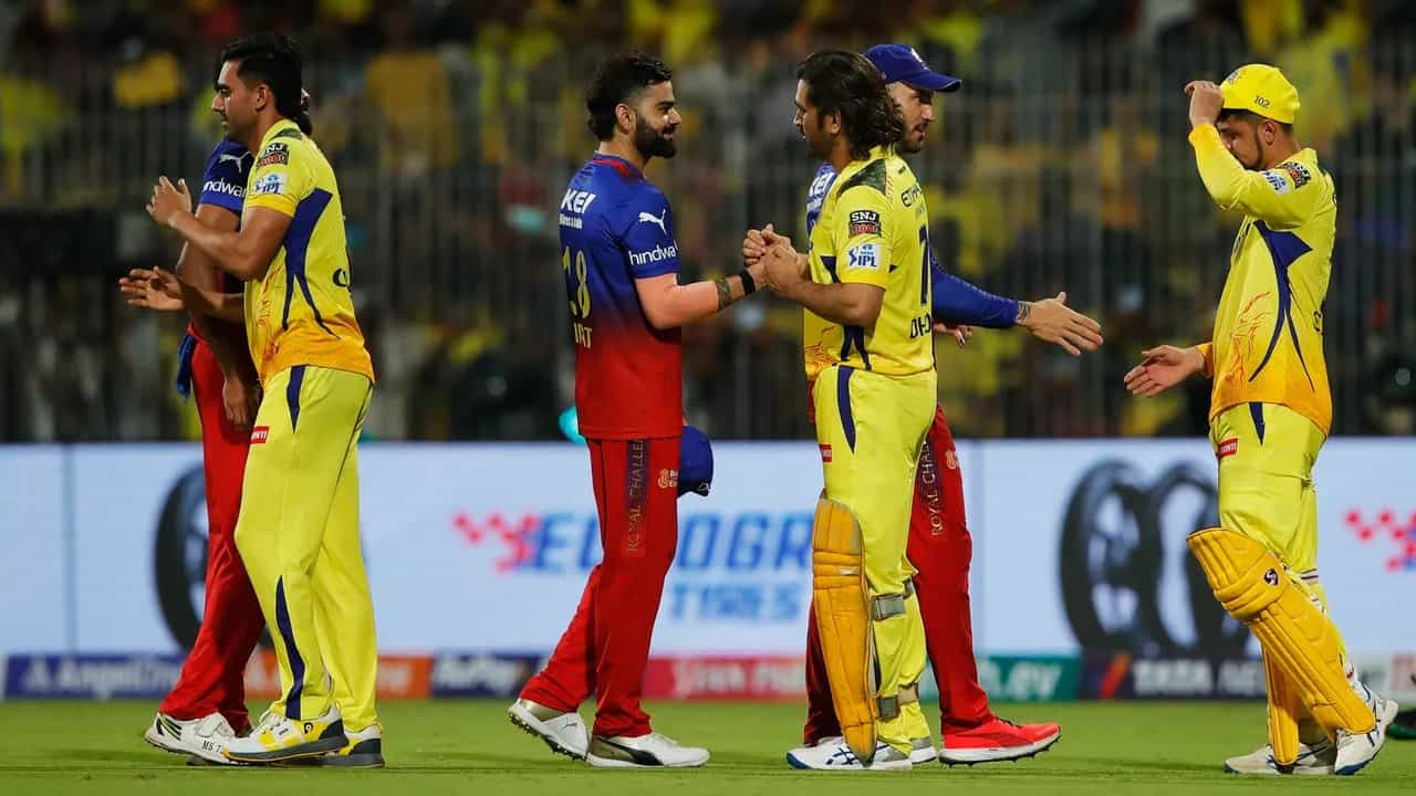 ಇದು RCBಯ ಹೊಸ ಅಧ್ಯಾಯ ಎಂಬ ಘೋಷವಾಕ್ಯದೊಂದಿಗೆ ಐಪಿಎಲ್ (IPL 2024) ಅಭಿಯಾನ ಆರಂಭಿಸಿರುವ ರಾಯಲ್ ಚಾಲೆಂಜರ್ಸ್ ಬೆಂಗಳೂರು ತಂಡವು 5785 ದಿನಗಳ ಬಳಿಕವೂ ಹಳೆಯ ಅಧ್ಯಾಯವನ್ನು ಮುಂದುವರೆಸಿದೆ. ಅಂದರೆ ಚೆನ್ನೈನ ಎಂಎ ಚಿದಂಬರಂ ಸ್ಟೇಡಿಯಂನಲ್ಲಿ ಸಿಎಸ್ಕೆ ವಿರುದ್ಧ ಮತ್ತೊಮ್ಮೆ ಆರ್ಸಿಬಿ ಮುಗ್ಗರಿಸಿದೆ.