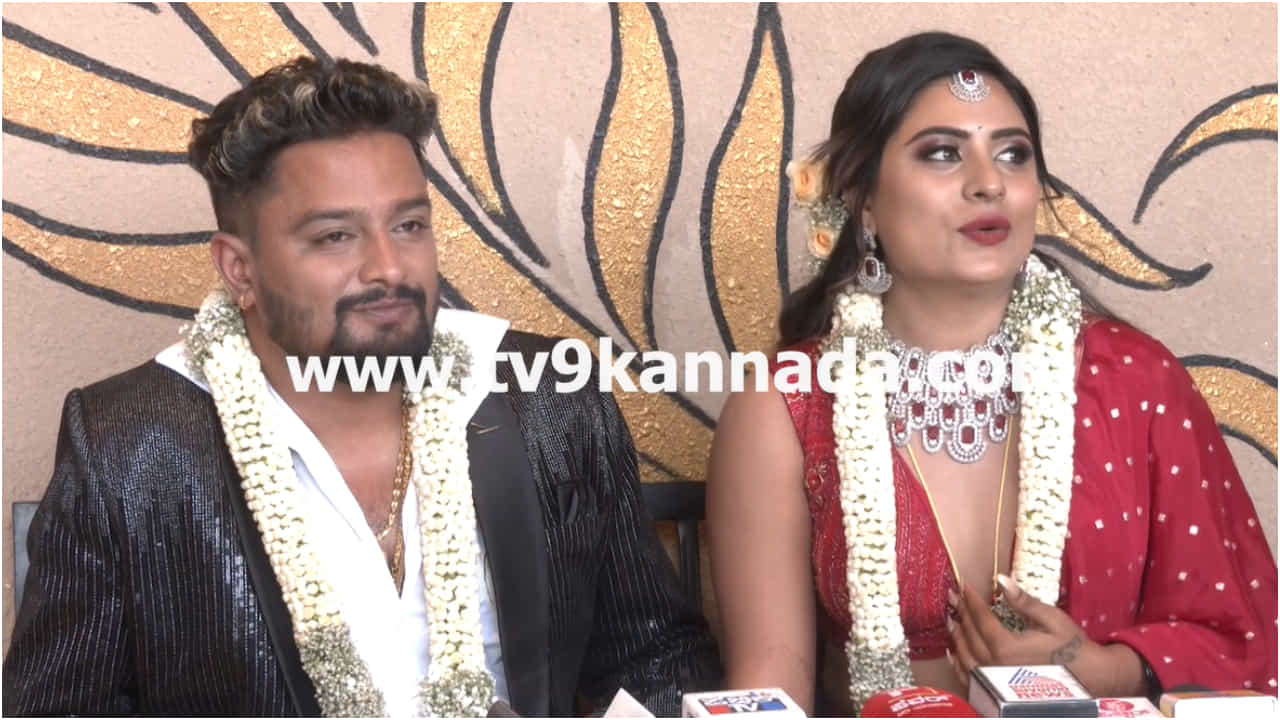 ‘ನಮ್ಮದು ಗೌಪ್ಯ ಮದುವೆ ಅಲ್ಲ’: ಮೊದಲ ಬಾರಿಗೆ ಪ್ರತಿಕ್ರಿಯೆ ನೀಡಿದ ದೀಪಿಕಾ ದಾಸ್ ‘ನಮ್ಮದು ಗೌಪ್ಯ ಮದುವೆ ಅಲ್ಲ’: ಮೊದಲ ಬಾರಿಗೆ ಪ್ರತಿಕ್ರಿಯೆ ನೀಡಿದ ದೀಪಿಕಾ ದಾಸ್