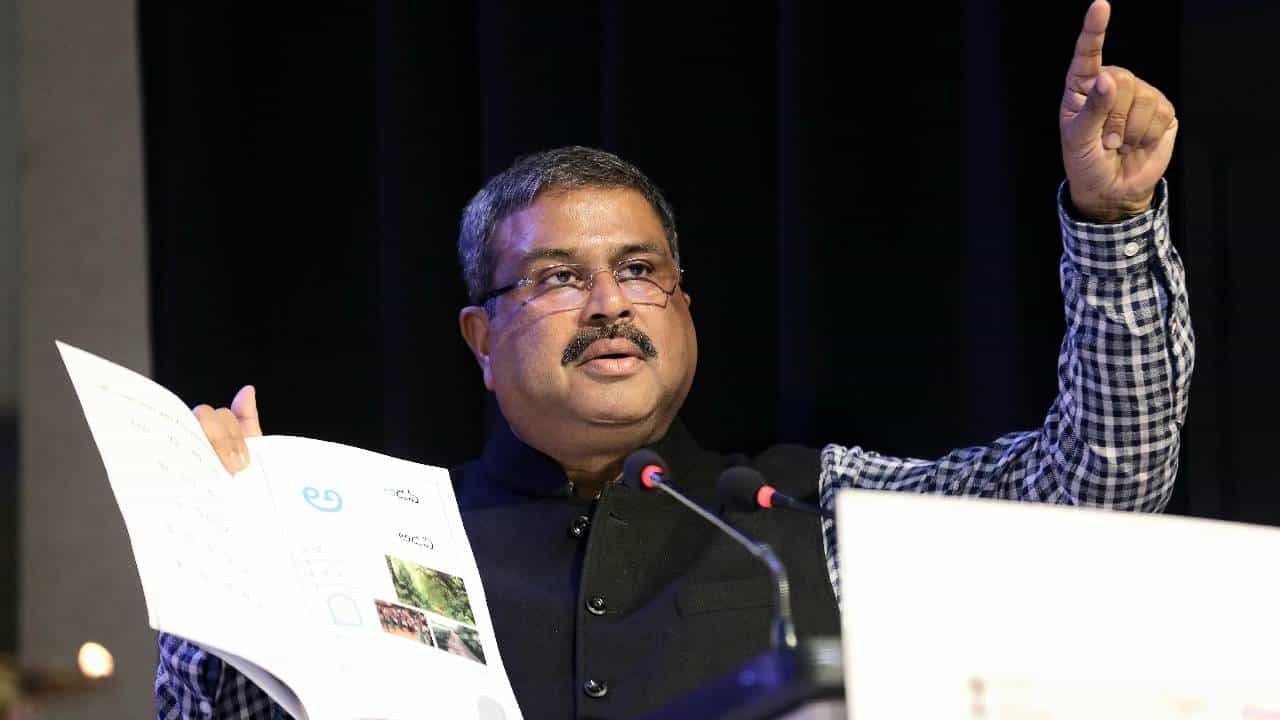 Dharmendra Pradhan: ಬುಡಕಟ್ಟು ಭಾಷೆಗಳು ಸೇರಿದಂತೆ ಅನುಸೂಚಿತವಲ್ಲದ ಭಾಷೆಗಳ 52 ಕಿರು ಪಠ್ಯಪುಸ್ತಕ ಬಿಡುಗಡೆ Dharmendra Pradhan: ಬುಡಕಟ್ಟು ಭಾಷೆಗಳು ಸೇರಿದಂತೆ ಅನುಸೂಚಿತವಲ್ಲದ ಭಾಷೆಗಳ 52 ಕಿರು ಪಠ್ಯಪುಸ್ತಕ ಬಿಡುಗಡೆ