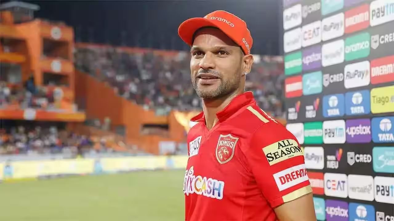 IPL 2024: ಚಂಡೀಗಢ್​ನ ಮಹಾರಾಜ ಯದವೀಂದ್ರ ಸಿಂಗ್ ಸ್ಟೇಡಿಯಂನಲ್ಲಿ ನಡೆದ ಐಪಿಎಲ್​ನ 2ನೇ ಪಂದ್ಯದಲ್ಲಿ ಪಂಜಾಬ್ ಕಿಂಗ್ಸ್ ತಂಡದ ನಾಯಕ ಶಿಖರ್ ಧವನ್ (Shikhar Dhawan) ಹೊಸ ಮೈಲ್ಲುಗಲ್ಲು ದಾಟಿದ್ದಾರೆ. ಅದು ಕೂಡ ಬೌಂಡರಿಗಳ ಮೂಲಕ ಎಂಬುದು ವಿಶೇಷ. ಅಂದರೆ ಐಪಿಎಲ್ ಇತಿಹಾಸದಲ್ಲೇ ಅತೀ ಹೆಚ್ಚು ಬೌಂಡರಿಗಳನ್ನು ಬಾರಿಸಿದ ಬ್ಯಾಟ್ಸ್​ಮನ್ ಎಂಬ ಹಿರಿಮೆಗೆ ಧವನ್ ಪಾತ್ರರಾಗಿದ್ದಾರೆ.