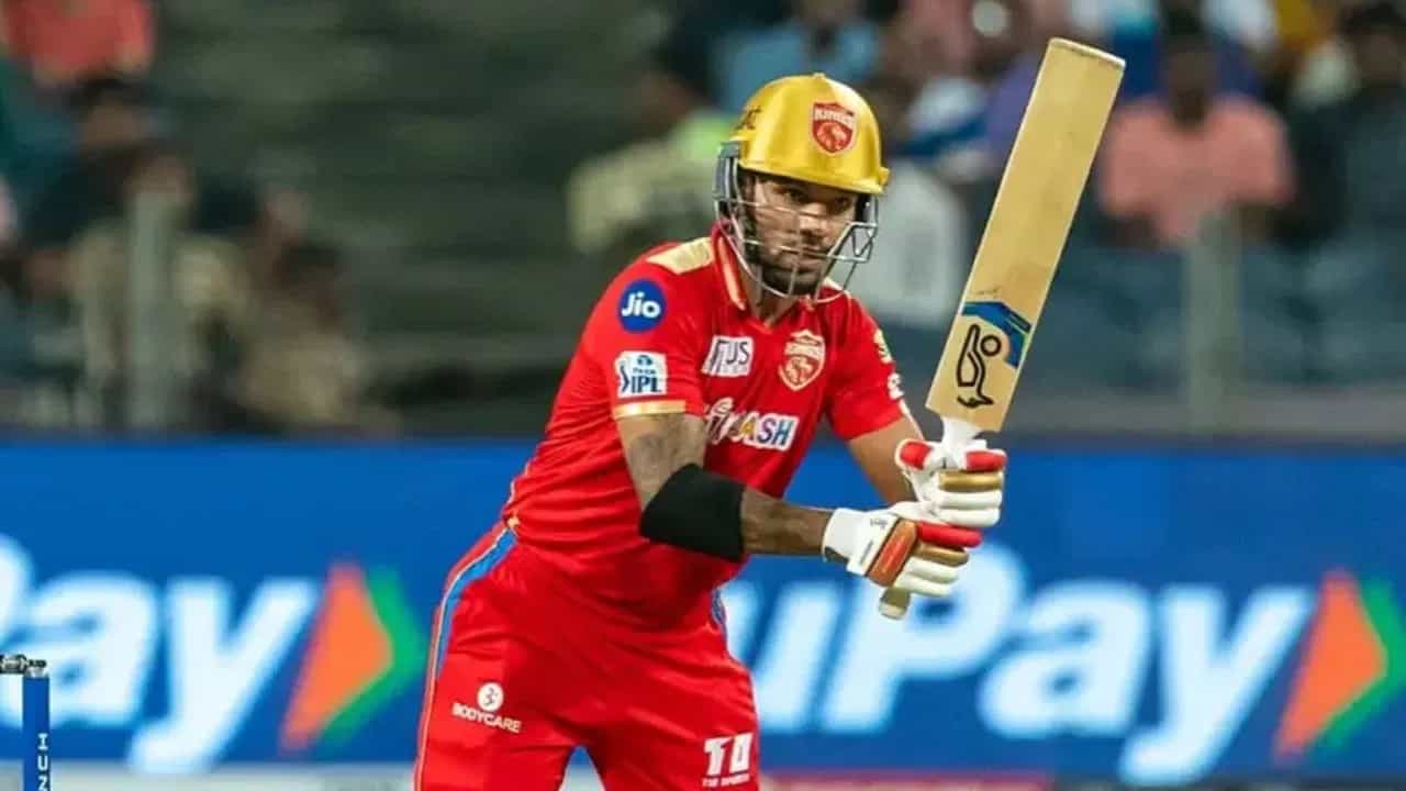 ಇಂಡಿಯನ್ ಪ್ರೀಮಿಯರ್ ಲೀಗ್ನ (IPL 2024) 11ನೇ ಪಂದ್ಯದಲ್ಲಿ ಆಕರ್ಷಕ ಅರ್ಧಶತಕ ಬಾರಿಸುವ ಮೂಲಕ ಶಿಖರ್ ಧವನ್ ವಿಶೇಷ ದಾಖಲೆ ನಿರ್ಮಿಸಿದ್ದಾರೆ. ಲಕ್ನೋ ಸೂಪರ್ ಜೈಂಟ್ಸ್ ವಿರುದ್ಧದ ಈ ಪಂದ್ಯದಲ್ಲಿ ಆರಂಭಿಕನಾಗಿ ಕಣಕ್ಕಿಳಿದ ಧವನ್ 50 ಎಸೆತಗಳಲ್ಲಿ 3 ಸಿಕ್ಸ್ ಹಾಗೂ 7 ಫೋರ್ಗಳೊಂದಿಗೆ 70 ರನ್ ಬಾರಿಸಿದ್ದರು.