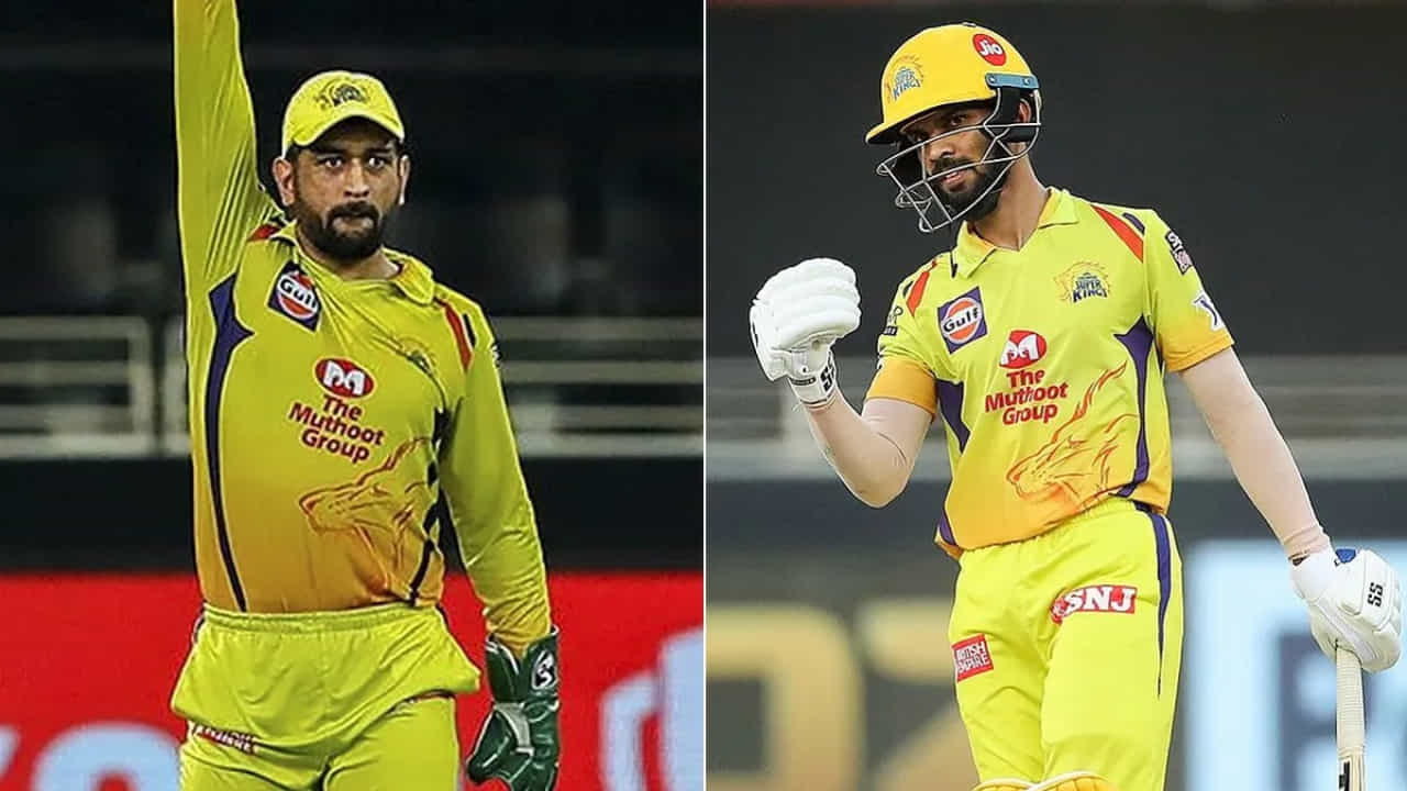 17ನೇ ಆವೃತ್ತಿಯ ಐಪಿಎಲ್ ಪ್ರಾರಂಭವಾಗುವ ಒಂದು ದಿನದ ಮೊದಲು, ಚೆನ್ನೈ ಸೂಪರ್ ಕಿಂಗ್ಸ್ ಫ್ರಾಂಚೈಸಿ ತನ್ನ ತಂಡದ ನಾಯಕನನ್ನು ಬದಲಾಯಿಸಿದೆ. ಅದರಂತೆ ಇಷ್ಟು ವರ್ಷ ಸಿಎಸ್ಕೆ ತಂಡವನ್ನು ಮುನ್ನಡೆಸಿಕೊಂಡು ಬಂದಿದ್ದ ಮಹೇಂದ್ರ ಸಿಂಗ್ ಧೋನಿ ತಮ್ಮ ಸ್ಥಾನದಿಂದ ಕೆಳಗಿಳಿದಿದ್ದು ಅವರ ಬದಲಿಗೆ ತಂಡದ ಯುವ ಬ್ಯಾಟರ್ ರುತುರಾಜ್ ಗಾಯಕ್ವಾಡ್ ತಂಡದ ನಾಯಕತ್ವ ವಹಿಸಿಕೊಂಡಿದ್ದಾರೆ.