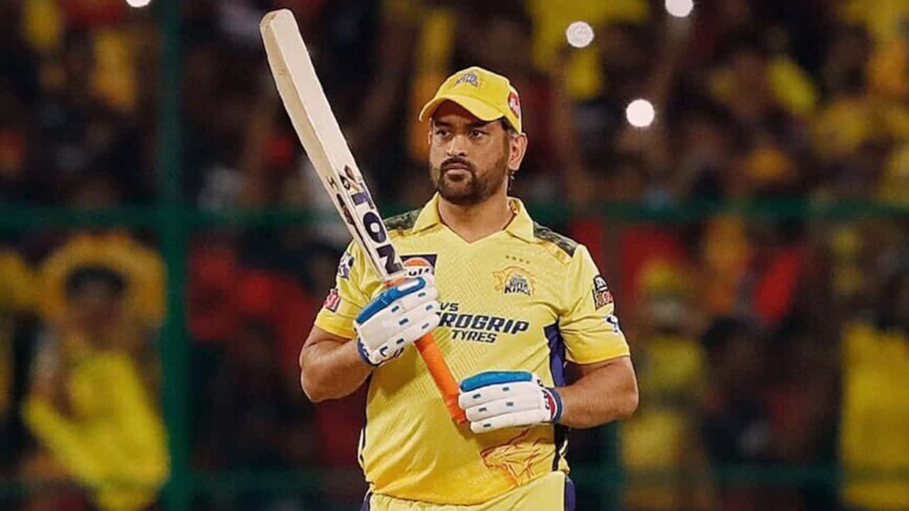 ಆಡಿರುವ ಎರಡಕ್ಕೆ ಎರಡೂ ಪಂದ್ಯಗಳನ್ನು ಗೆದ್ದಿರುವ ಸಿಎಸ್ಕೆ ತಂಡ ಲೀಗ್ನ ಪಾಯಿಂಟ್ ಪಟ್ಟಿಯಲ್ಲಿ ಅಗ್ರಸ್ಥಾನ ಕಾಯ್ದುಕೊಂಡಿದೆ. ಎರಡೂ ಪಂದ್ಯಗಳಲ್ಲಿ ತಂಡದ ಬ್ಯಾಟಿಂಗ್ ವಿಭಾಗ ಅದ್ಭುತ ಪ್ರದರ್ಶನ ನೀಡಿತ್ತು. ಇದರ ಹೊರತಾಗಿಯೂ ಸಿಎಸ್ಕೆ ಅಭಿಮಾನಿಗಳಿಗೆ ತೀವ್ರ ನಿರಾಸೆಯಾಗಿದೆ. ಅದಕ್ಕೆ ಕಾರಣ ಮಾಜಿ ನಾಯಕ ಎಂಎಸ್ ಧೋನಿ.