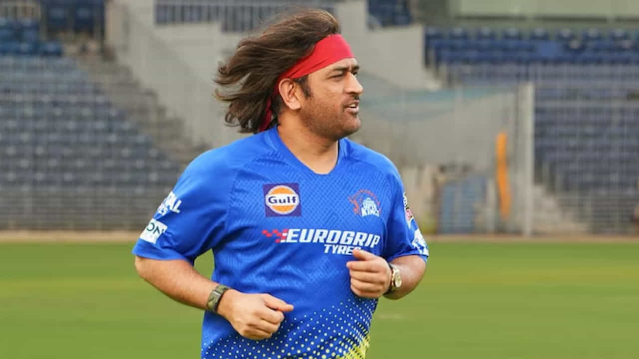 ತಮ್ಮ ನಾಯಕತ್ವದಲ್ಲಿ ಚೆನ್ನೈ ಸೂಪರ್ ಕಿಂಗ್ಸ್ ತಂಡವನ್ನು ಐದು ಬಾರಿ ಚಾಂಪಿಯನ್ ಮಾಡಿರುವ ಕ್ಯಾಪ್ಟನ್ ಕೂಲ್ ಎಂಎಸ್ ಧೋನಿ ದಾಖಲೆಯ 6ನೇ ಬಾರಿಗೆ ತಂಡವನ್ನು ಚಾಂಪಿಯನ್ ಮಾಡುವ ಗುರಿಯೊಂದಿಗೆ 17 ನೇ ಆವೃತ್ತಿಯ ಐಪಿಎಲ್ಗೆ ಈಗಾಗಲೇ ತಯಾರಿ ನಡೆಸಿದ್ದಾರೆ.
