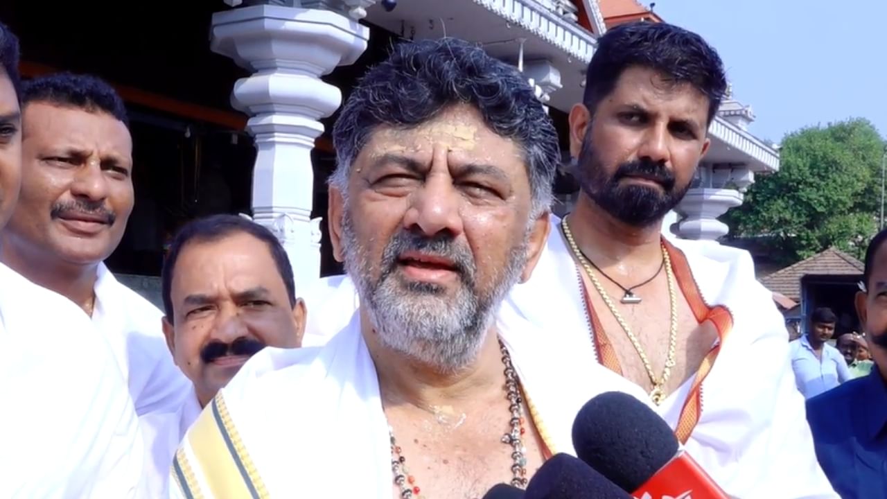 ಧರ್ಮ ಯುದ್ಧಕ್ಕೂ ಮುನ್ನ ಮಂಜುನಾಥನ ದರ್ಶನ ಪಡೆದೆ: ಧರ್ಮಸ್ಥಳದಲ್ಲಿ ಡಿಕೆ ಶಿವಕುಮಾರ್ ಮಾರ್ಮಿಕ ಮಾತು ಧರ್ಮ ಯುದ್ಧಕ್ಕೂ ಮುನ್ನ ಮಂಜುನಾಥನ ದರ್ಶನ ಪಡೆದೆ: ಧರ್ಮಸ್ಥಳದಲ್ಲಿ ಡಿಕೆ ಶಿವಕುಮಾರ್ ಮಾರ್ಮಿಕ ಮಾತು